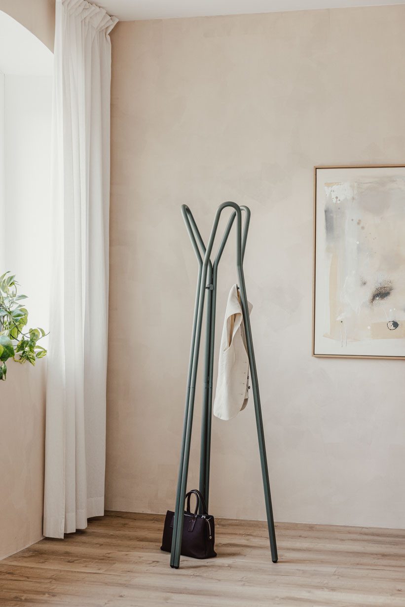 Metallbude Garderobenständer CHARLES, platzsparende Standgarderobe, robustes und minimalistisches Design