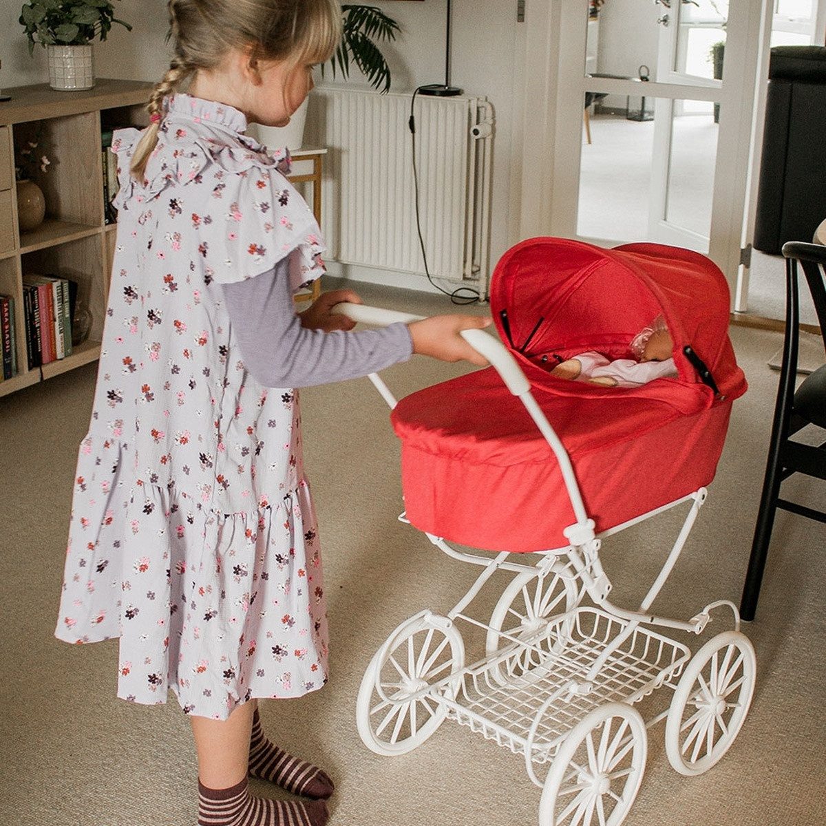 Babytrold Puppenwagen TRILLE Classic Puppenwagen Sandfarben nostalgisch 77 cm, Geeignet für Puppen bis ca. 45 cm, viel Platz für Lieblingspuppen