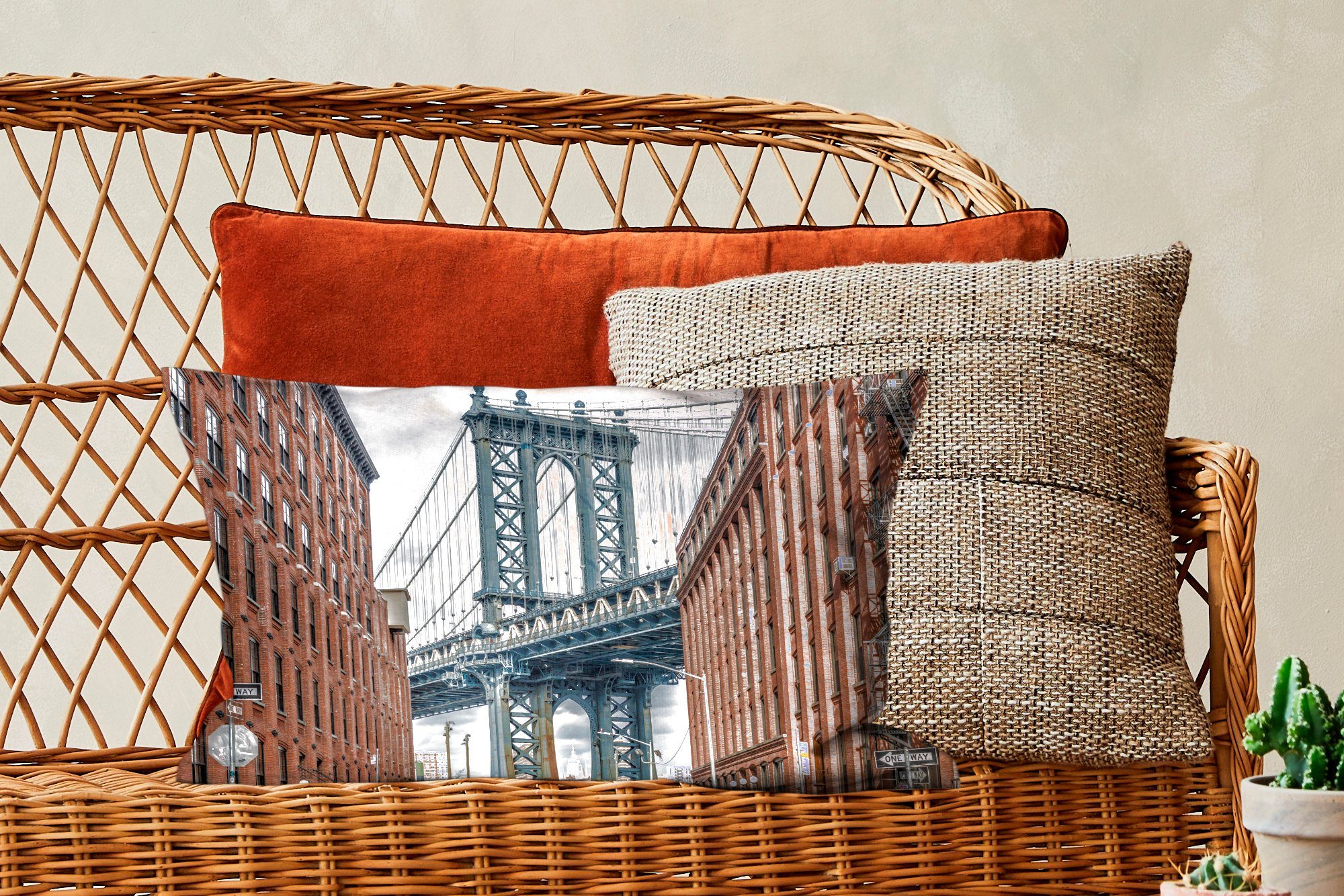MuchoWow Dekokissen New York - Füllung, Dekoration, - Zierkissen, Schlafzimmer Dekokissen Dumbo, - mit Wohzimmer Brücke Manhattan