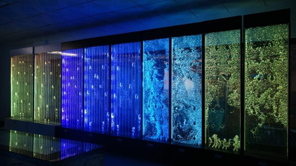 Xlmoebel Raumteiler LED Wasserwand mit Wasserblasen, Designer Wandpaneel 400cm, Made in Europa