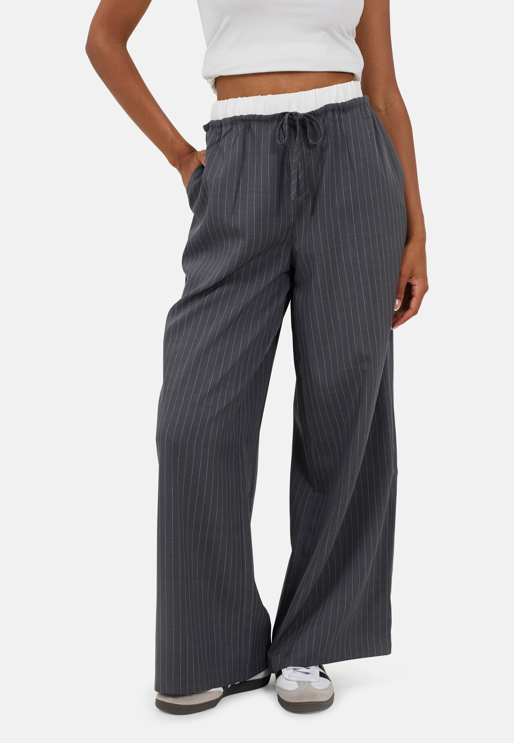 Brave Soul Caprihose Damenhose mit Nadelstreifen und kontrastierendem Bund