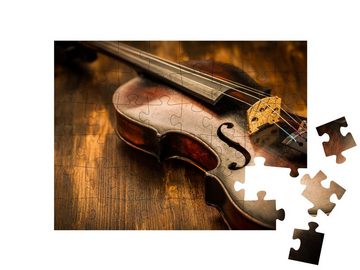 puzzleYOU Puzzle Geige: Vintage-Stil auf Holz-Hintergrund, 48 Puzzleteile, puzzleYOU-Kollektionen Musik, Menschen