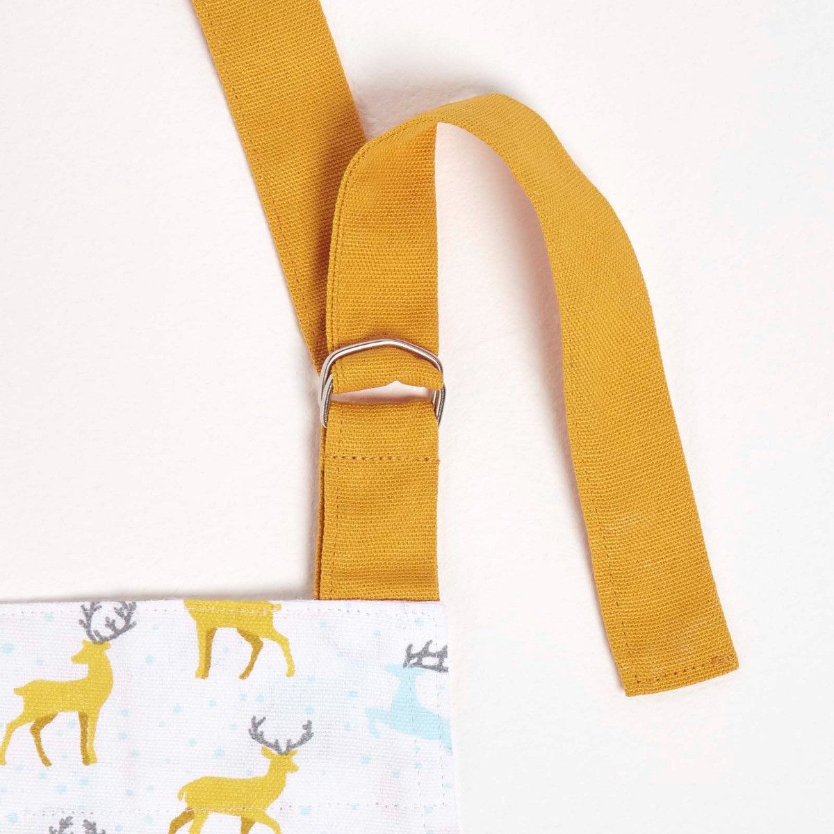 Homescapes Kochschürze Weihnachtsschürze Majestätischer Hirsch, grau-gelb