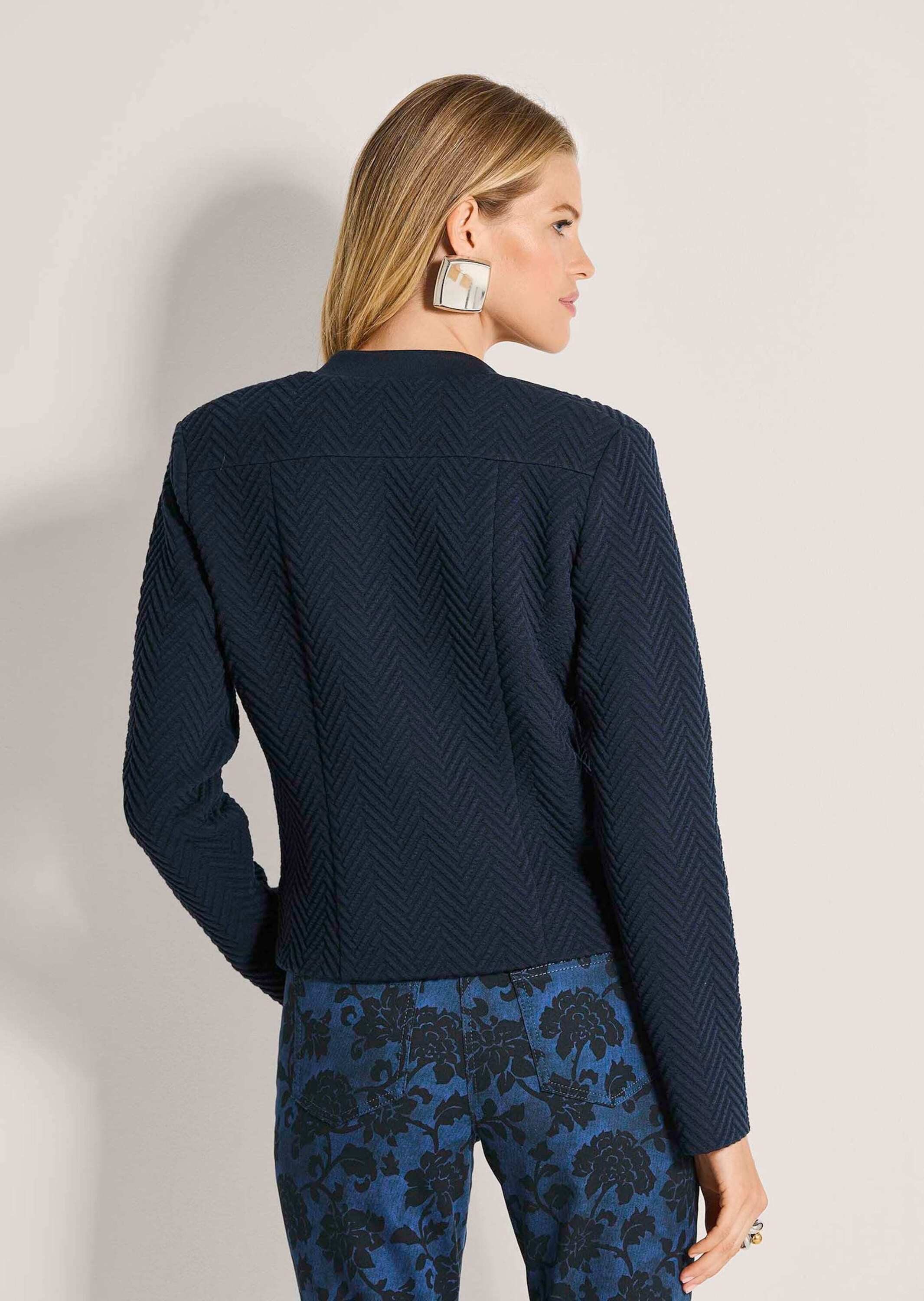 MADELEINE Kurzblazer Moderner Jerseyblazer in Melange-Optik Taillierter Blazer ohne Verschluss mit Stehkragen und Langarm
