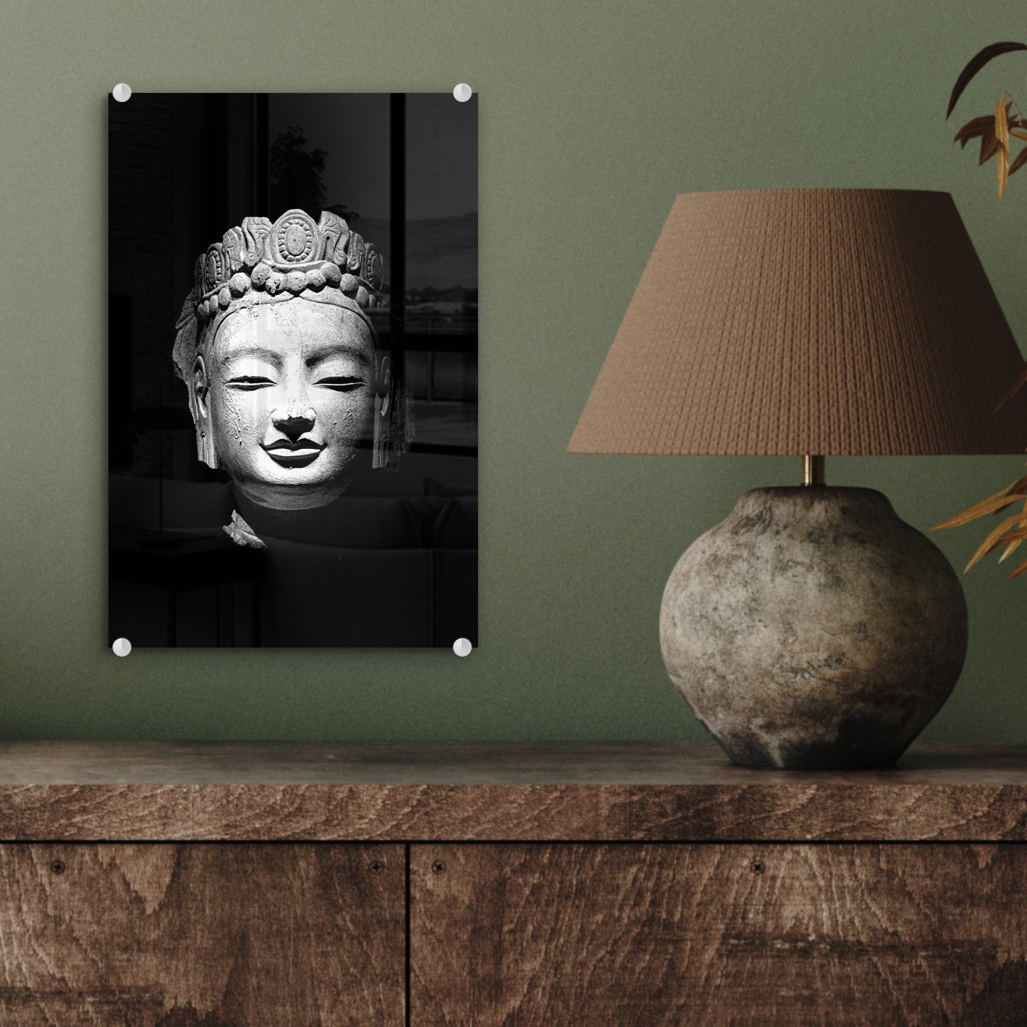 weiß, - Acrylglasbild Glas Foto - Wanddekoration auf vor MuchoWow und eines (1 Hintergrund Wandbild auf Glasbilder Bilder bunt St), Glas - schwarz einfachem Kopf Steinbuddhas -