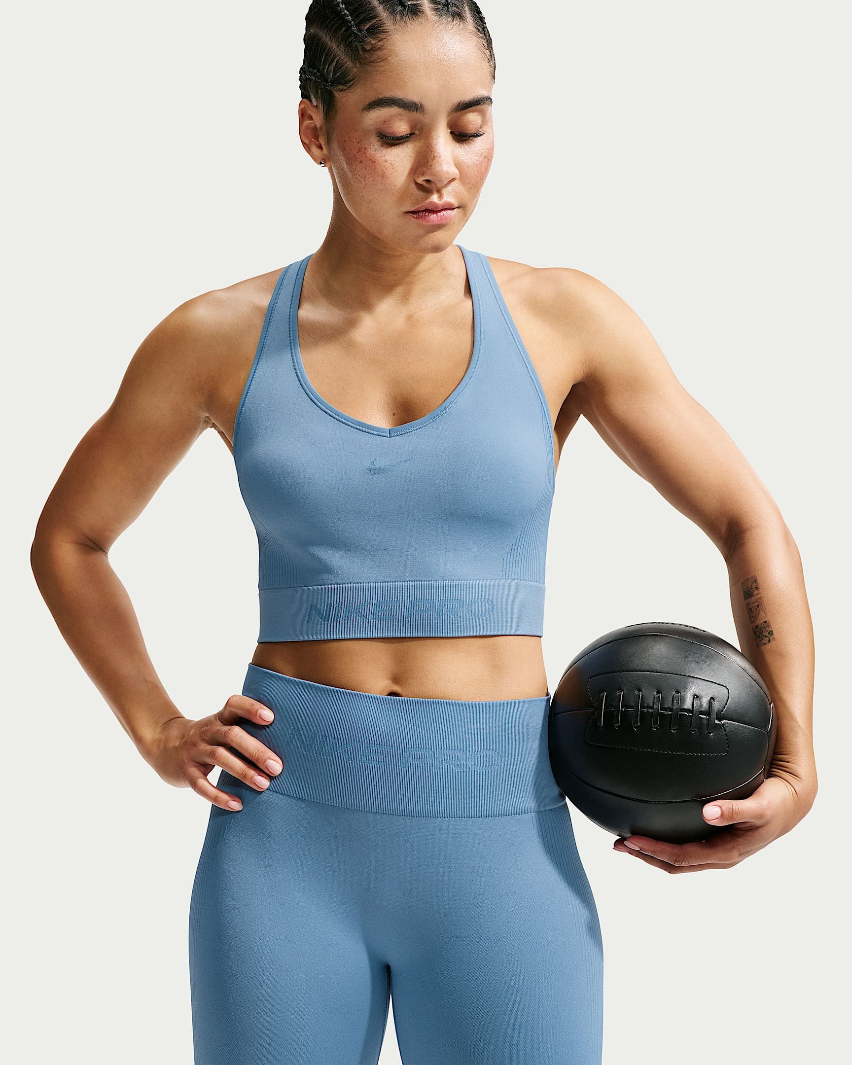 Nike Tanktop Nike Pro Seamless Women's Dri-FIT Cropped Tank Top nahtloser Look, leichtes, weiches Material, besonders dehnbares Gewebe
