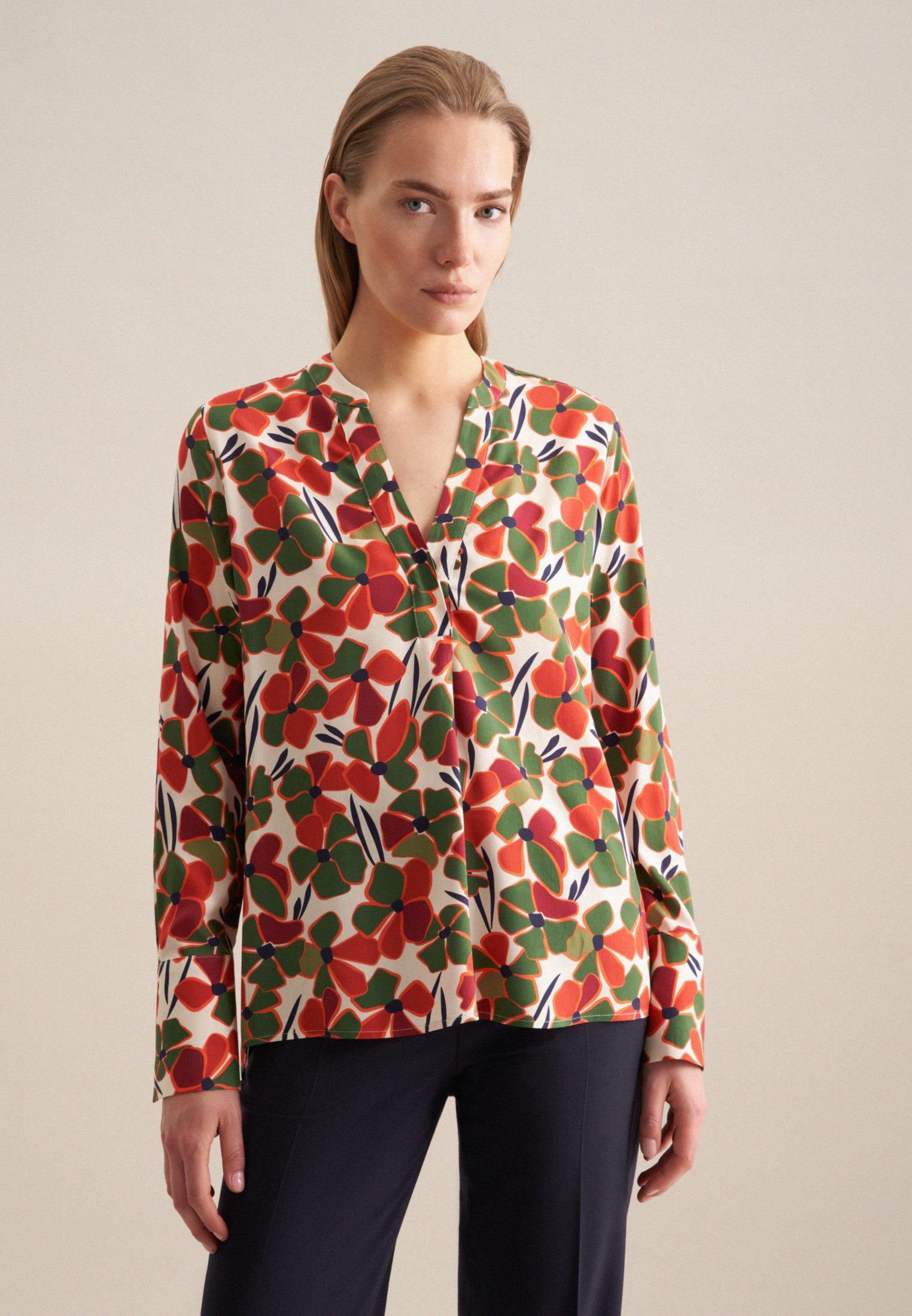 Klassische Bluse Schwarze Rose