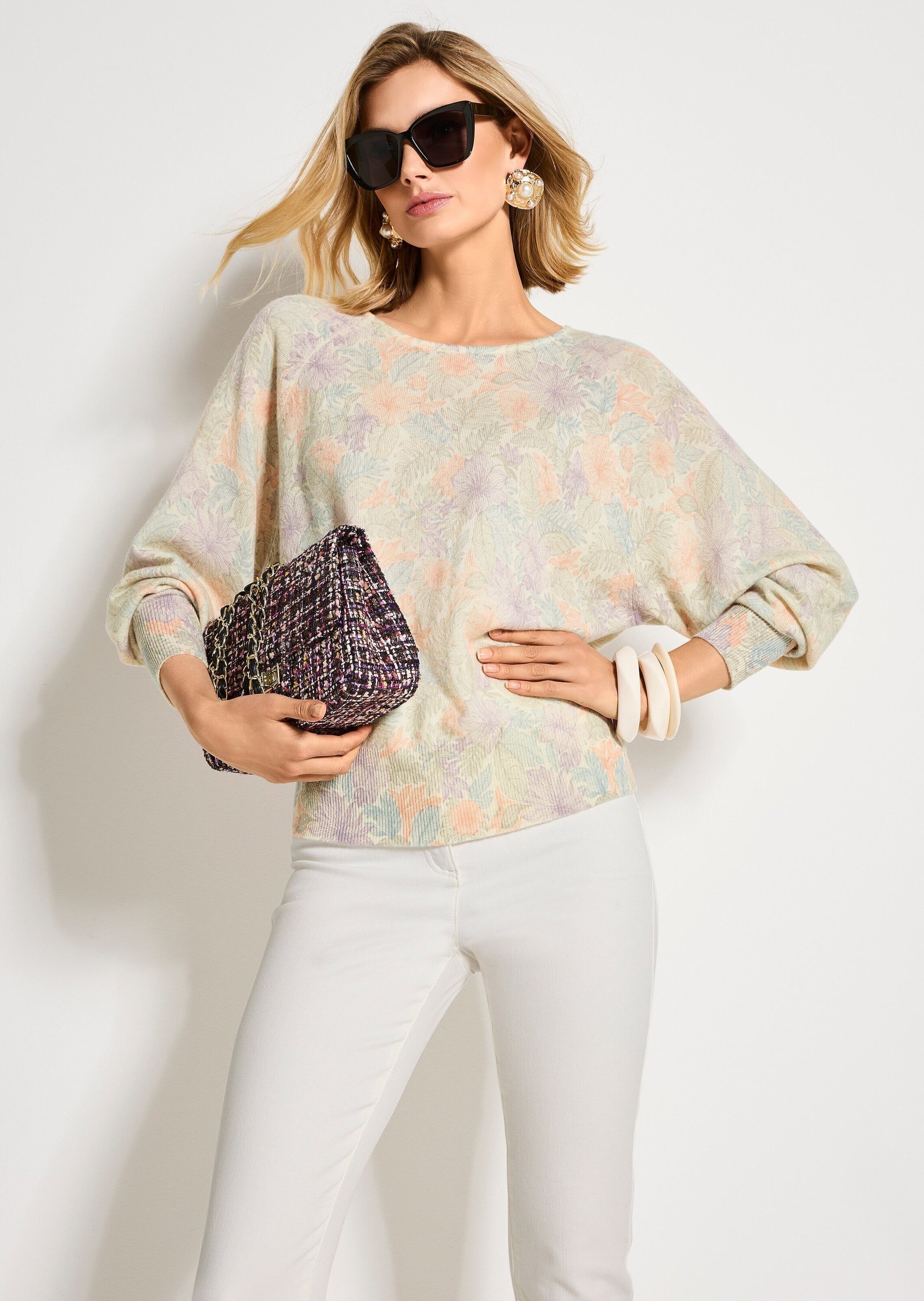 MADELEINE Strickpullover Druckpullover mit zartem Blütenmuster Wollpullover mit U-Boot-Ausschnitt, gerippten Abschlüssen und Langarm