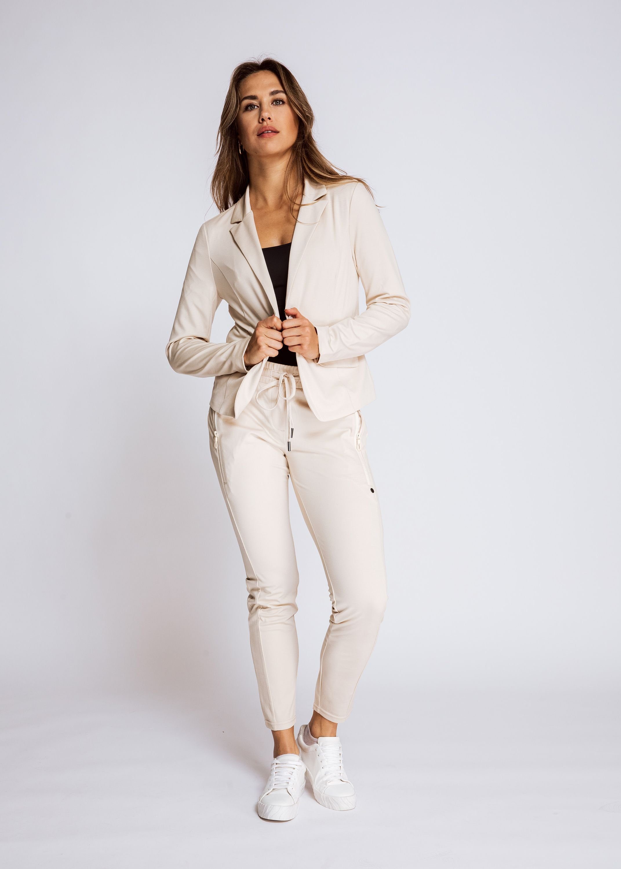 der Zhrill BETSY es angenehmer Sneakern Blazer Shirt Jackenblazer mit Hose, Kombiniere passenden Beige Tragekomfort, &