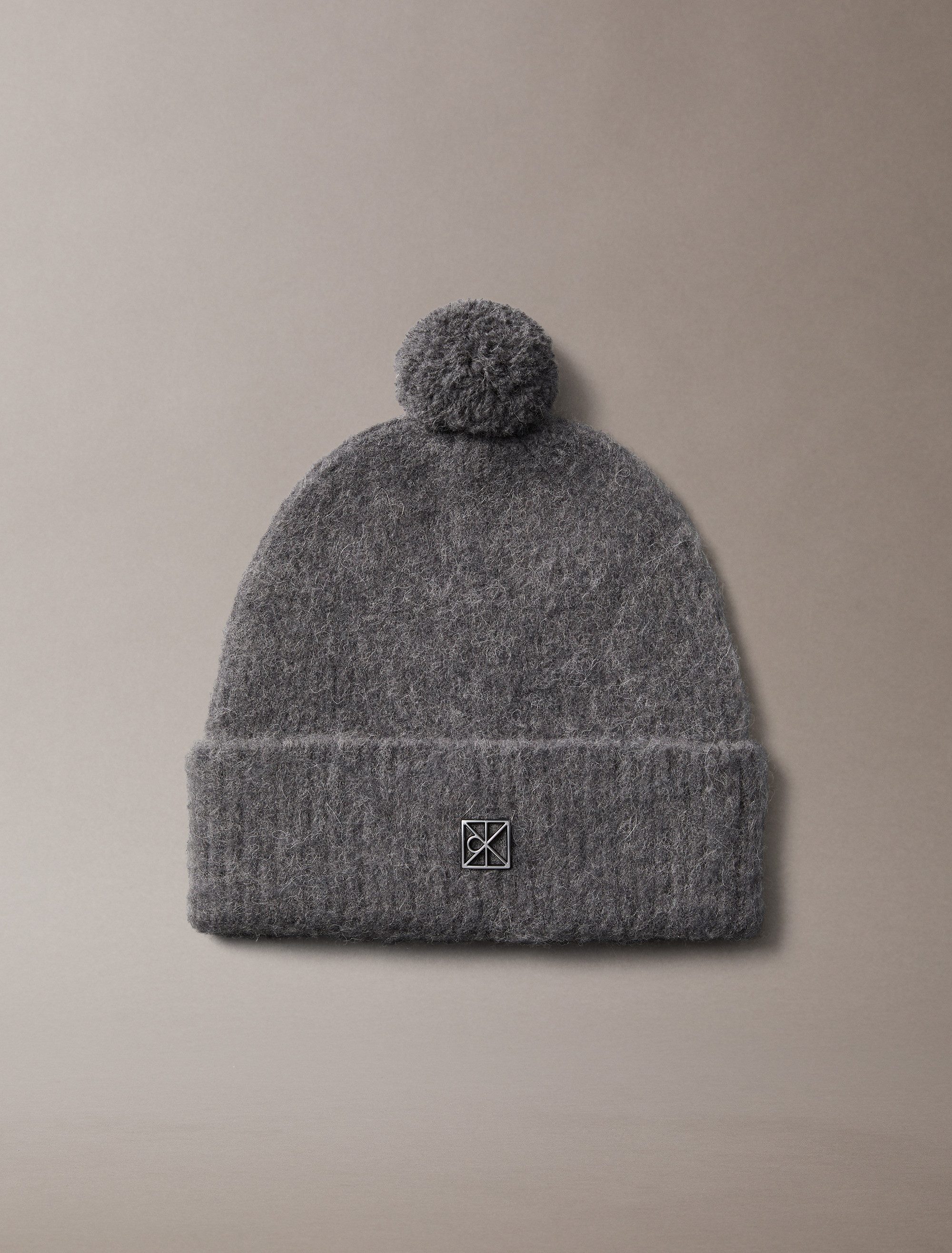 Calvin Klein Bommelmütze EMBLEM BRUSHED POMPOM BEANIE Perfekt für den Allta günstig online kaufen