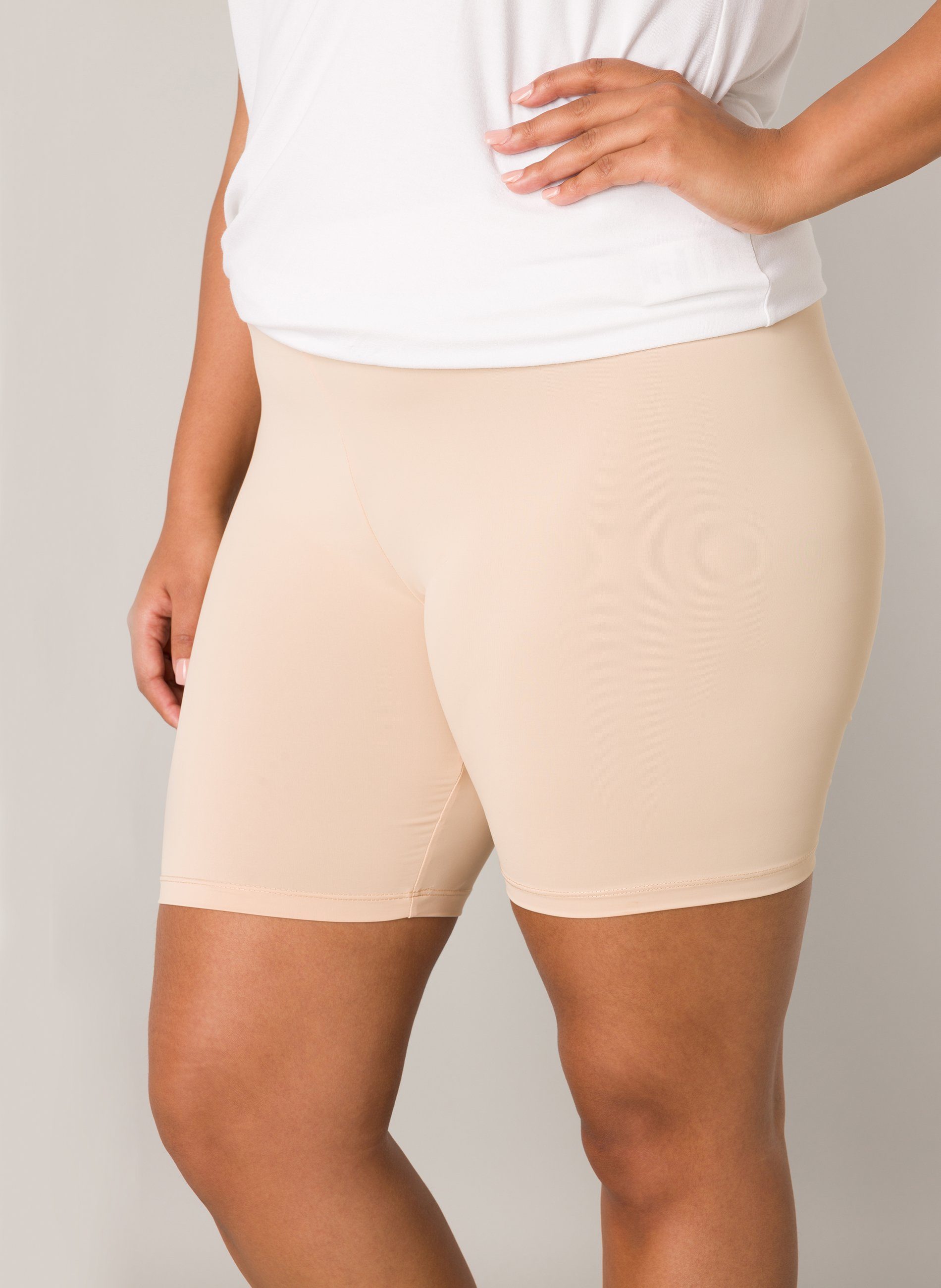 Base Level Curvy Shorts mit Elasthan