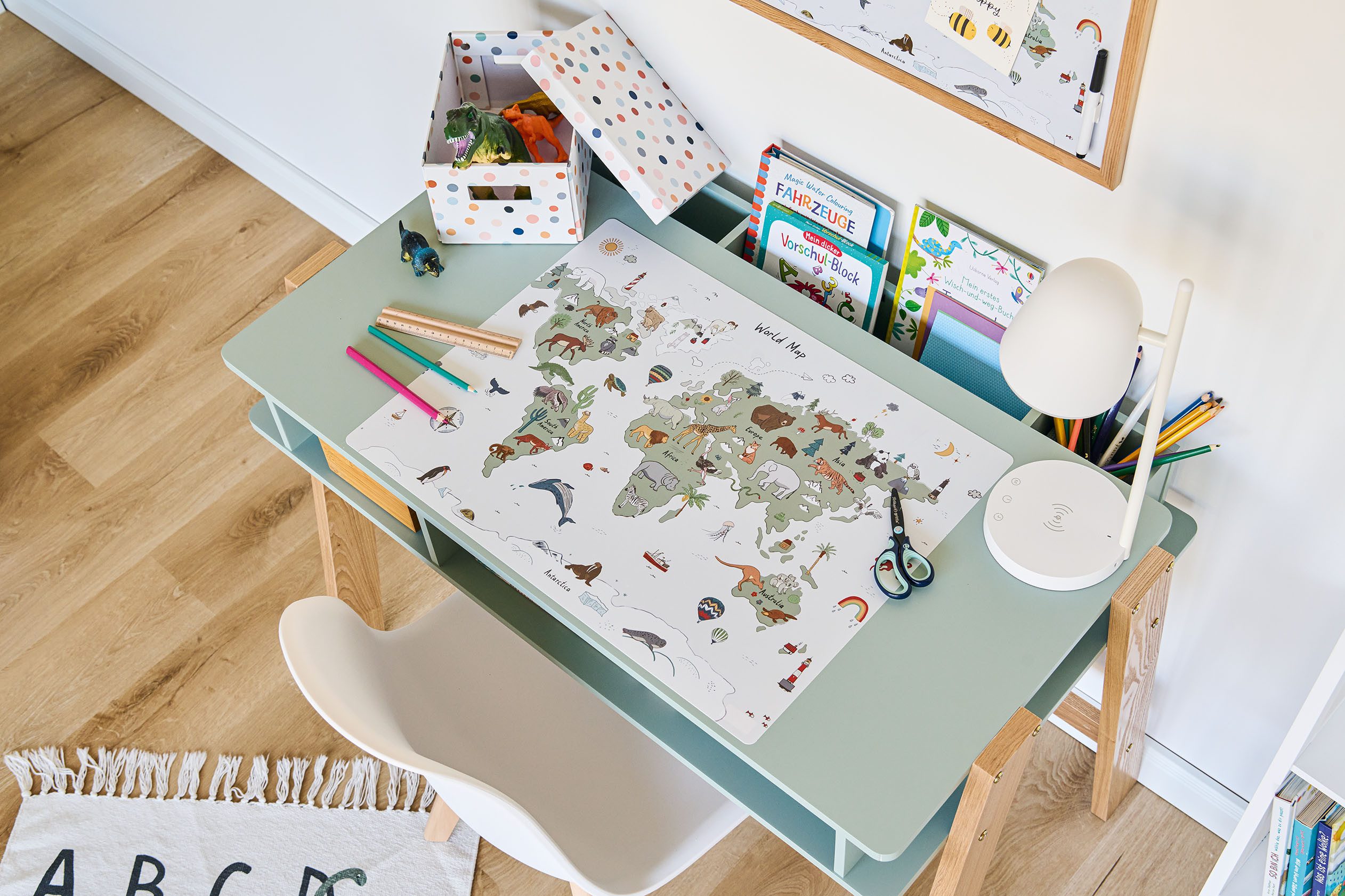 Zeller Present Schreibtischunterlage -/Bastelunterlage 'World' – Bild 4 von 4
