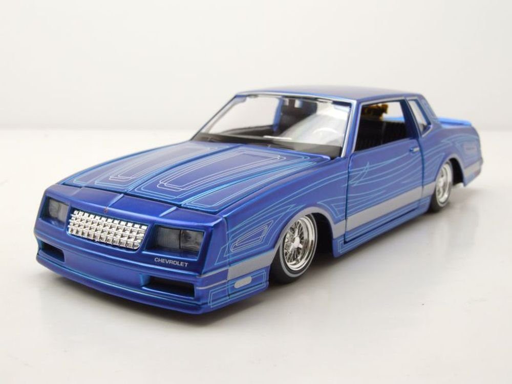 Maisto® Modellauto Chevrolet Monte Carlo Lowrider 1986 blau Modellauto 1:24 Maisto, Maßstab 1:24