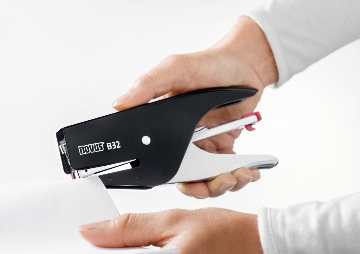 NOVUS Heftgerät Heftzange B32 15 Blatt schwarz