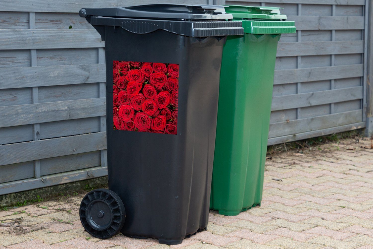 MuchoWow Wandsticker Rosen - Abfalbehälter Blumenstrauß - Mülltonne, Rot (1 St), Mülleimer-aufkleber, Sticker, Container