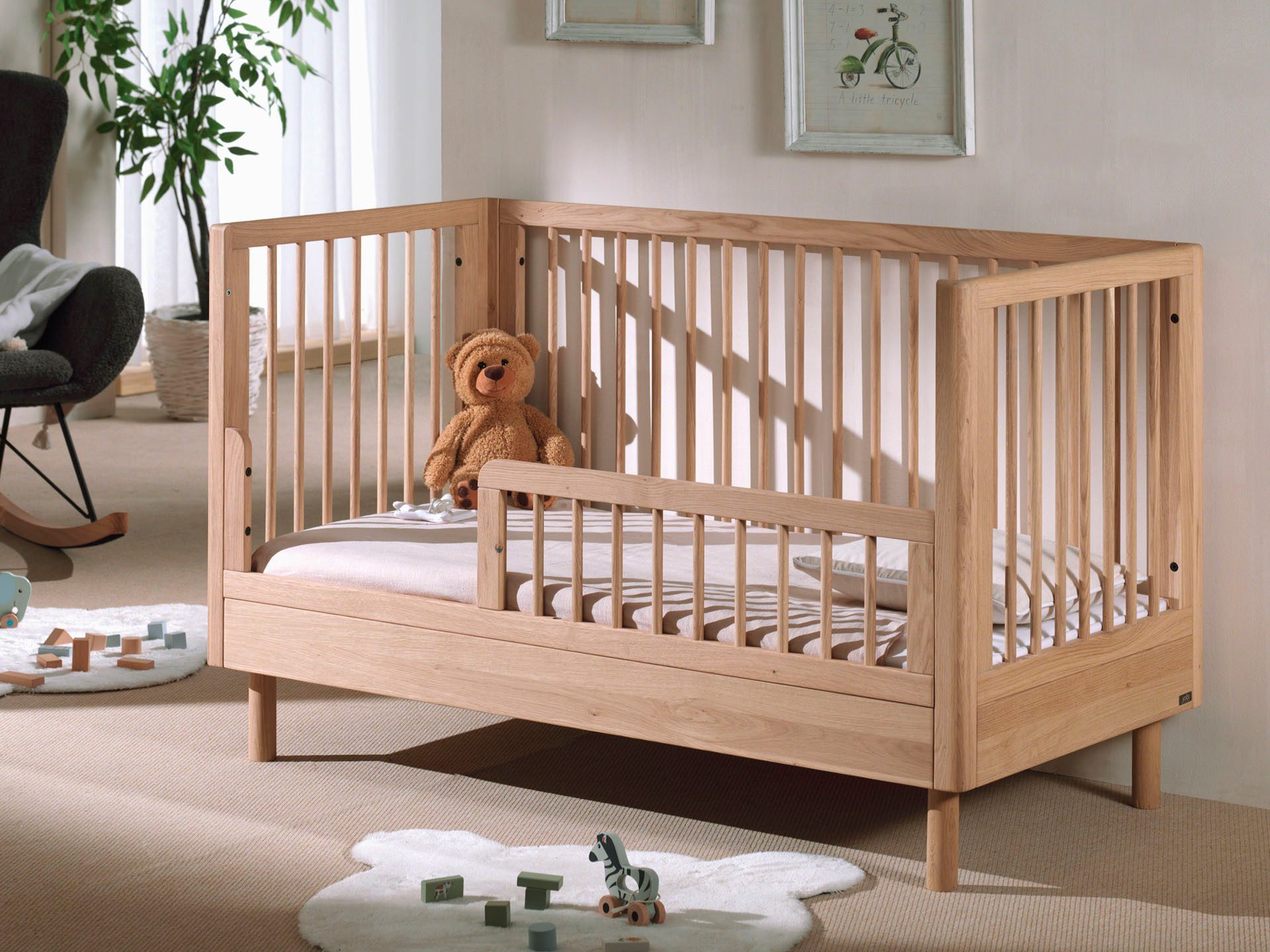 Home affaire Babybett hochwertig, stabil gebaut, Made in Europe, Oberfläche geölt lt. EN71-3, 70/140 cm, mit Schlupfsprossen und Lattenrost, höhenverstellbar