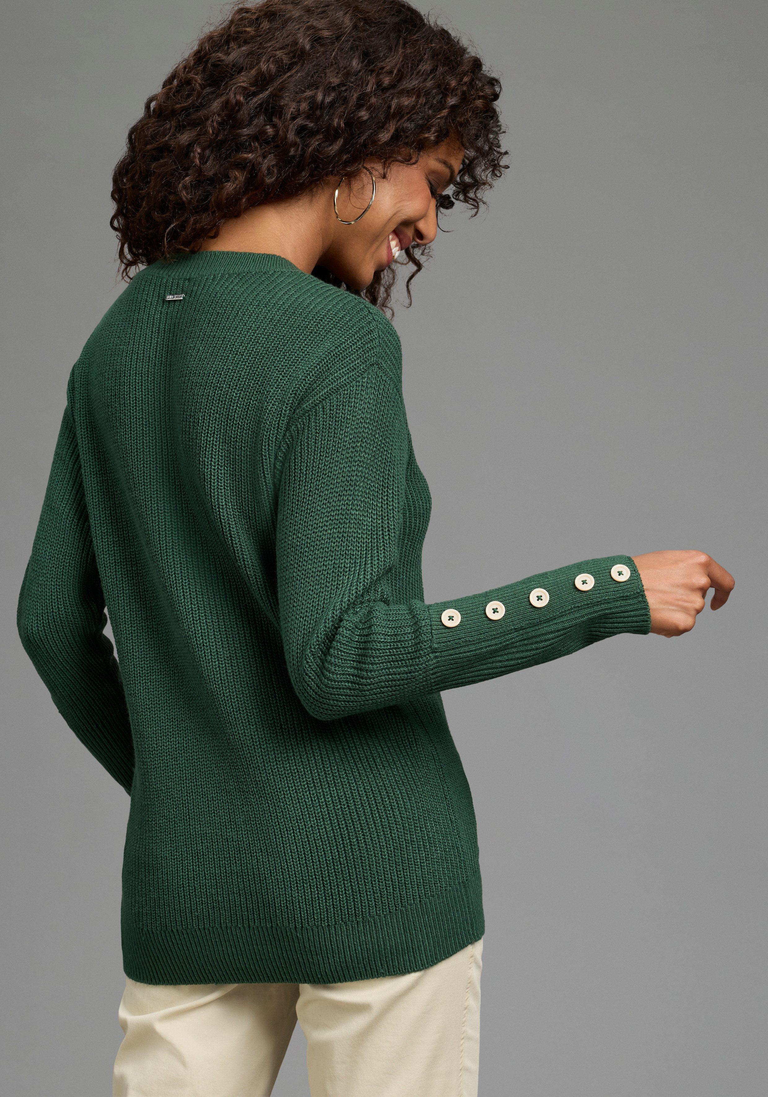Laura Scott Strickpullover Übergangspullover aus Grobstrick, mit Zierknöpfen. € 39,99, (€ 39,99 pro 1 Stk).