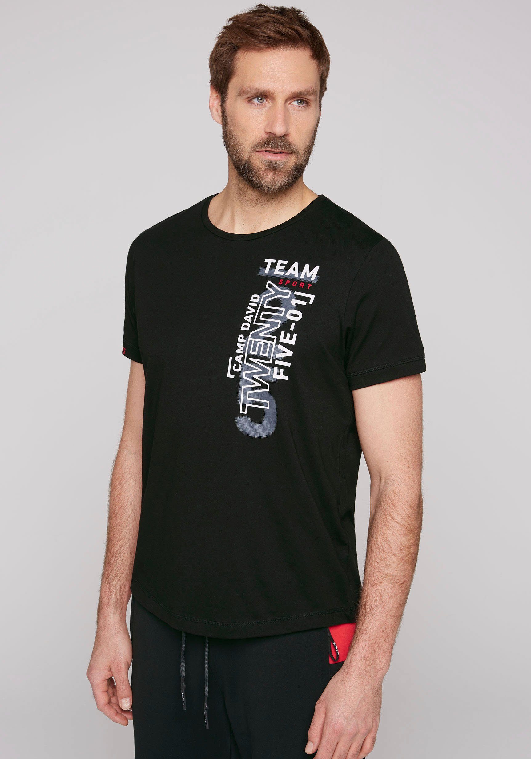 CAMP DAVID T-Shirt mit Vorderseite Print Label auf kleinem und Ärmel schwarz