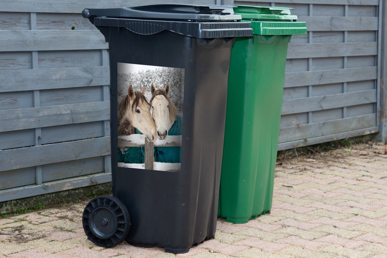 MuchoWow Wandsticker - Sticker, (1 Decke Container, Pferde Schnee St), Mülleimer-aufkleber, Mülltonne, Abfalbehälter 