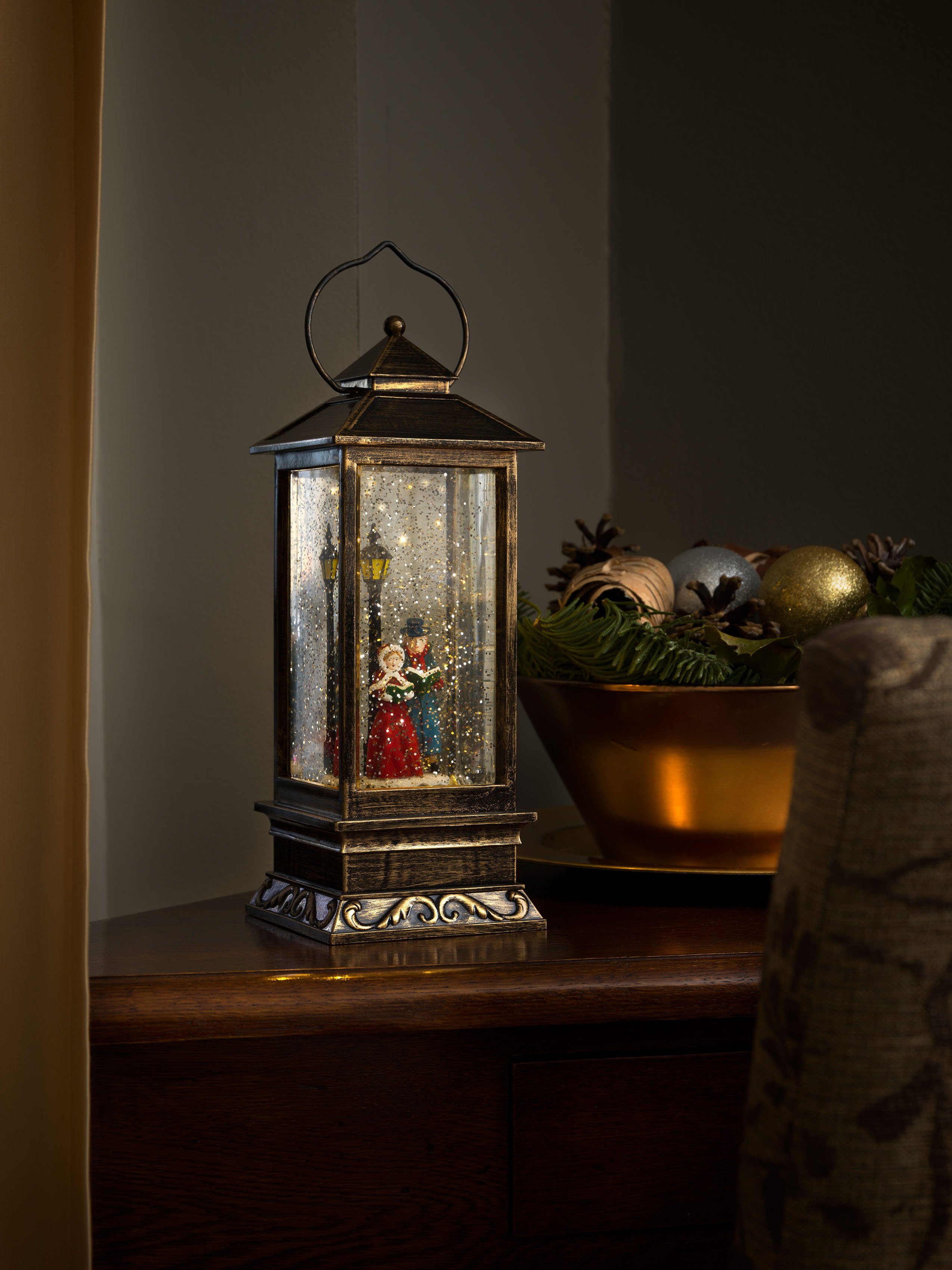 KONSTSMIDE LED Dekolicht Weihnachtsdeko, Timerfunktion, LED fest integriert,  Warmweiß, LED Schneelaterne Charles Dickens Style für Innen, wassergefüllt