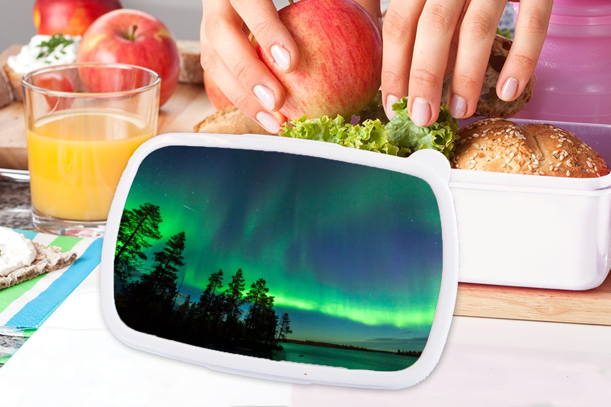 einer Finnisch-Lappland, weiß Lunchbox Mädchen Brotdose, in während Kinder Nordlicht MuchoWow (2-tlg), Brotbox und für Jungs Nacht für Erwachsene, Das und Kunststoff,