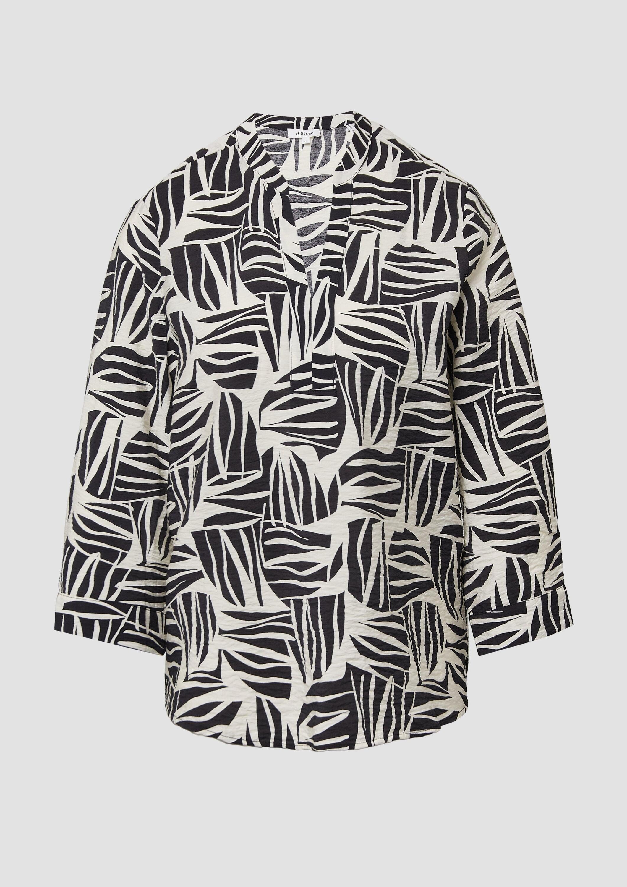 s.Oliver Kurzarmbluse Bluse Bluse aus strukturiertem Viskosemix mit All-over-Print