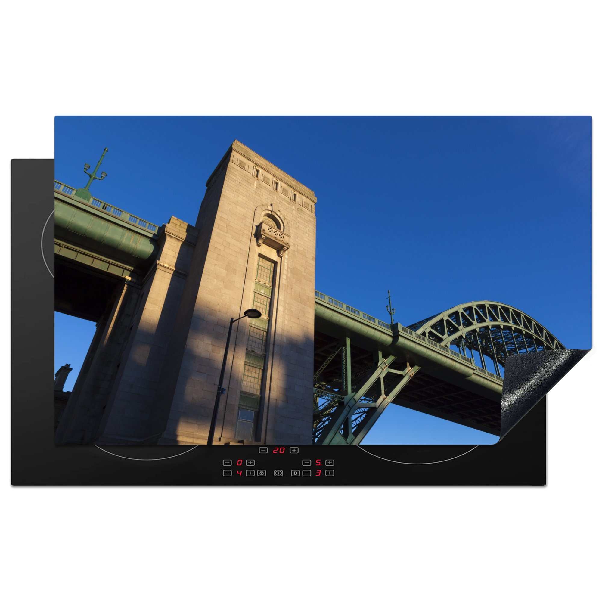 MuchoWow Herdblende-/Abdeckplatte Tyne-Brücke von unten küche Arbeitsplatte cm, in 83x51 Vinyl, (1 Ceranfeldabdeckung, tlg), für Newcastle-upon-Tyne, gesehen