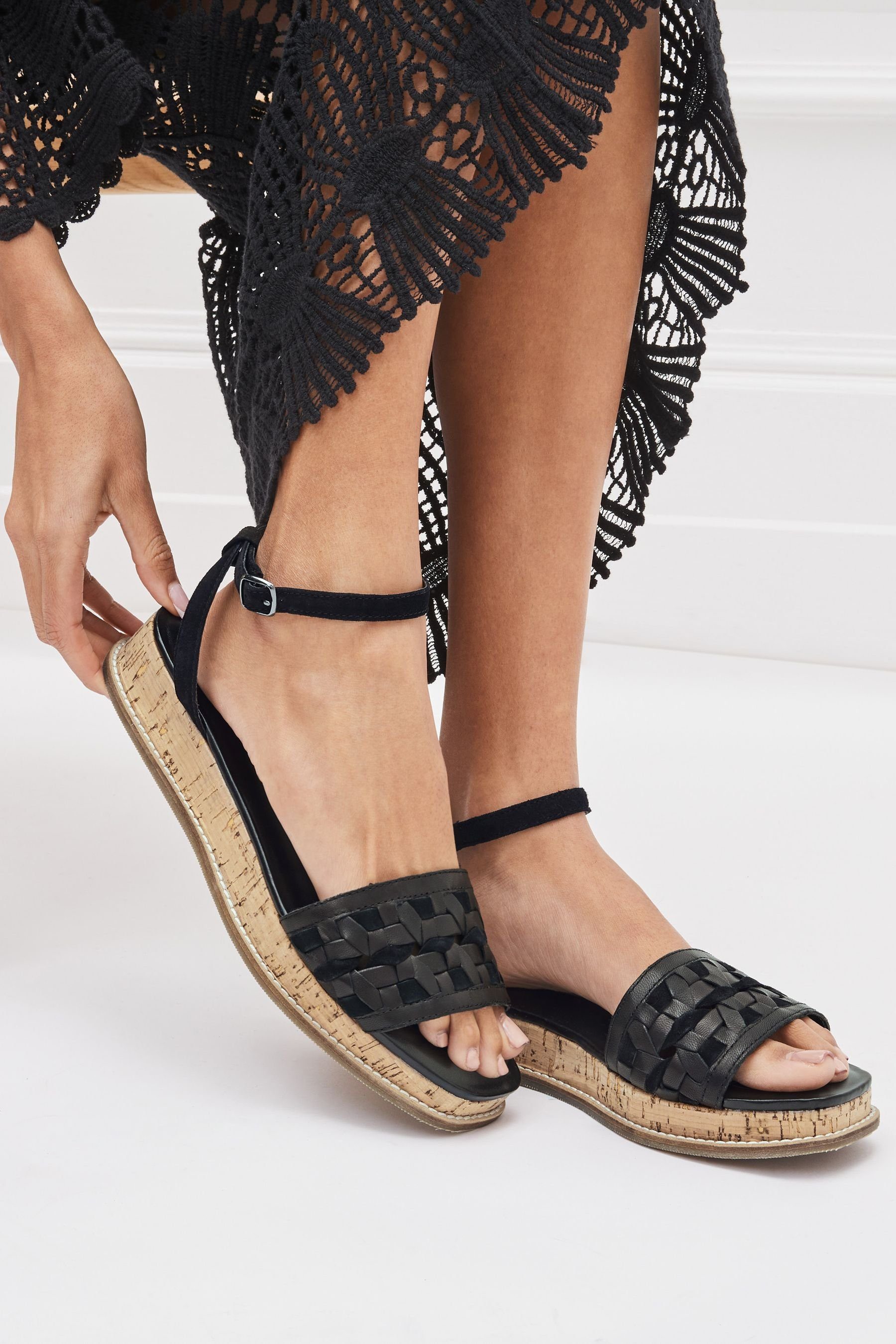 Next Forever Comfort® Sandalen aus Leder, extra weit Keilsandalette (1-tlg)