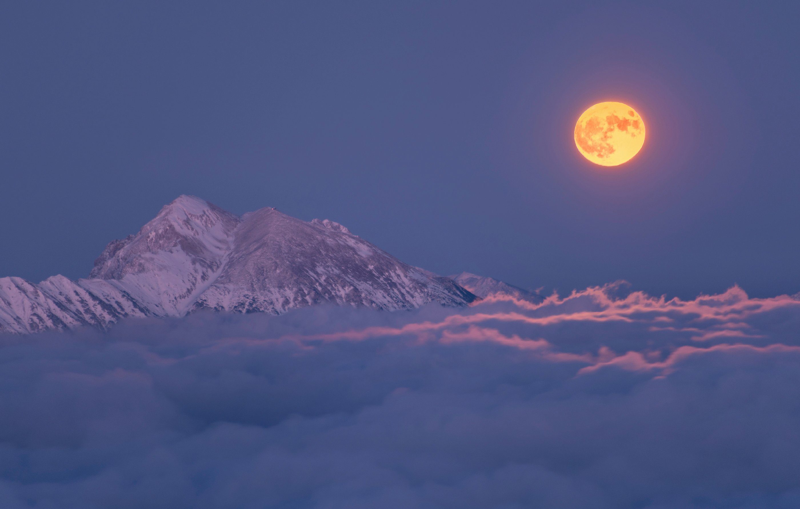 Papermoon Fototapete Photo-Art ALES KRIVEC, SUPER MOON ERHEBT SICH