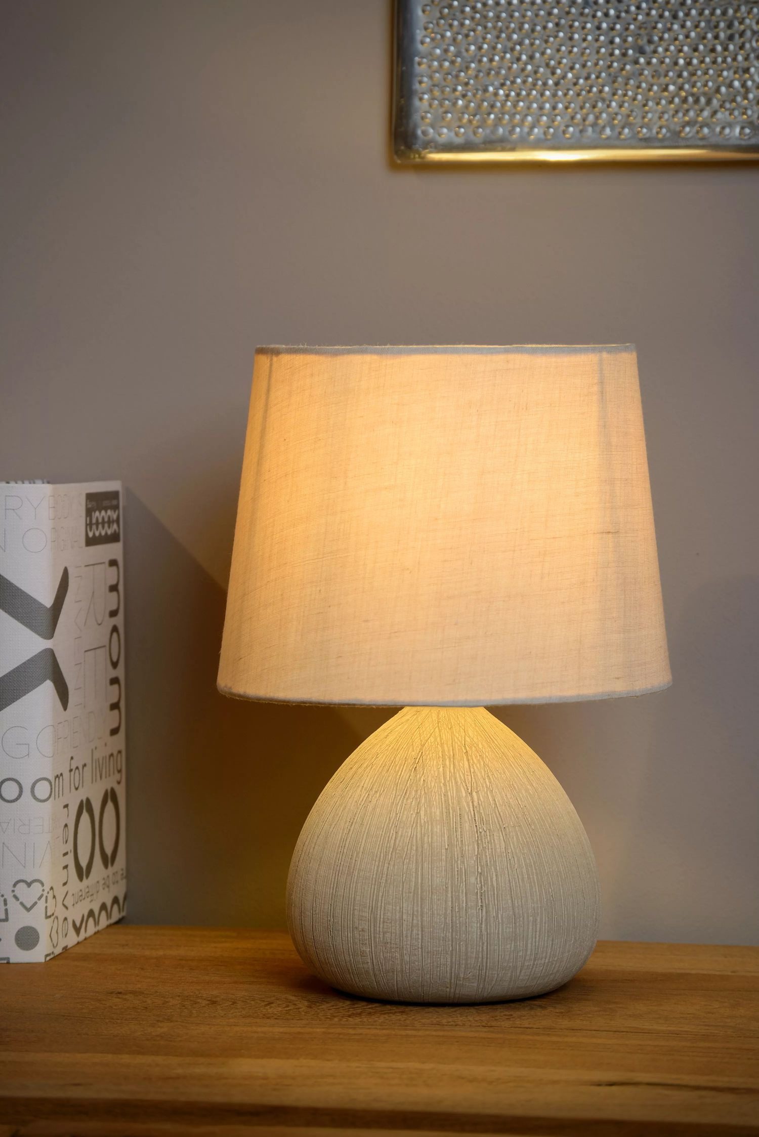 Licht-Erlebnisse Nachttischlampe OPIRE, ohne Leuchtmittel, Keramik Stoff E14 Ø 18 cm rund 26 cm Beige Modern Keramikleuchte
