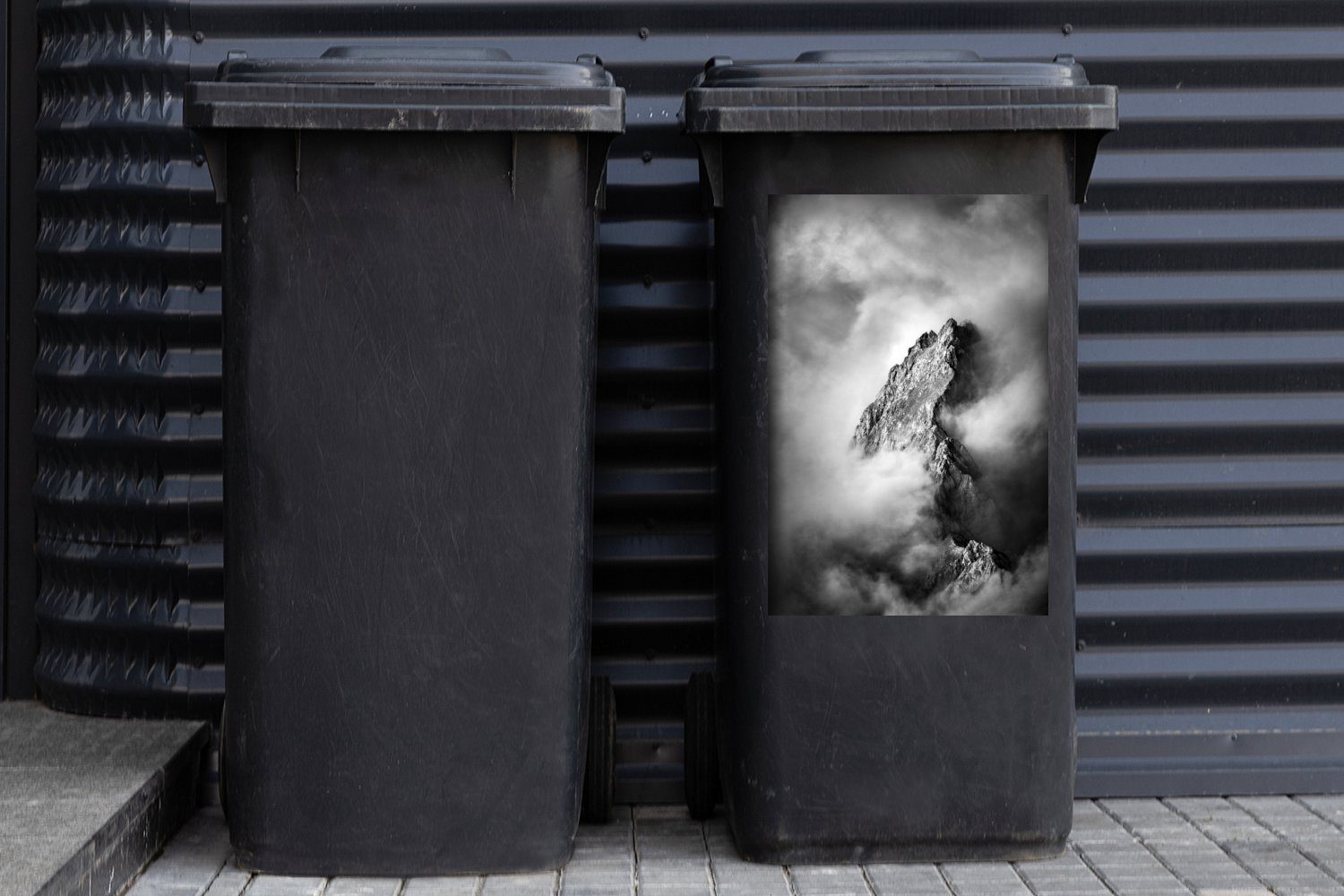 Abfalbehälter (1 Container, Mülleimer-aufkleber, St), Mülltonne, MuchoWow - Wandsticker schwarz Sticker, weiß Felsenalpen und
