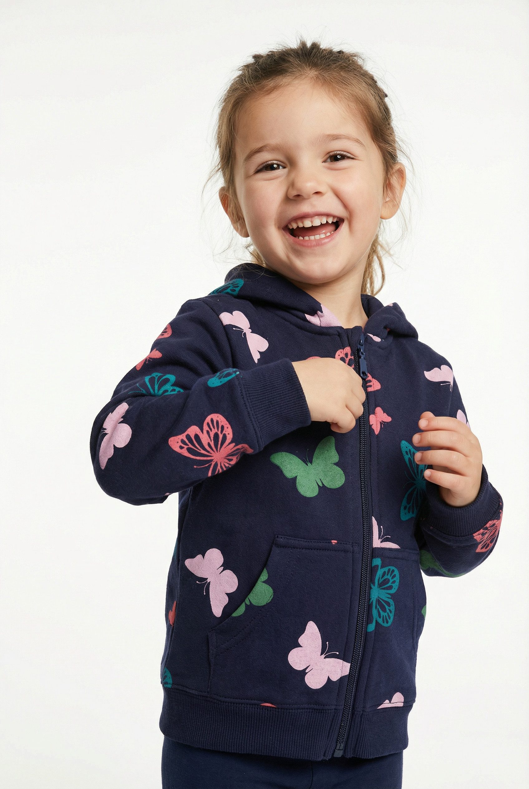 Blue Seven Kapuzensweatjacke mit Kängurutasche und tollem Schmetterlings-Alloverdruck