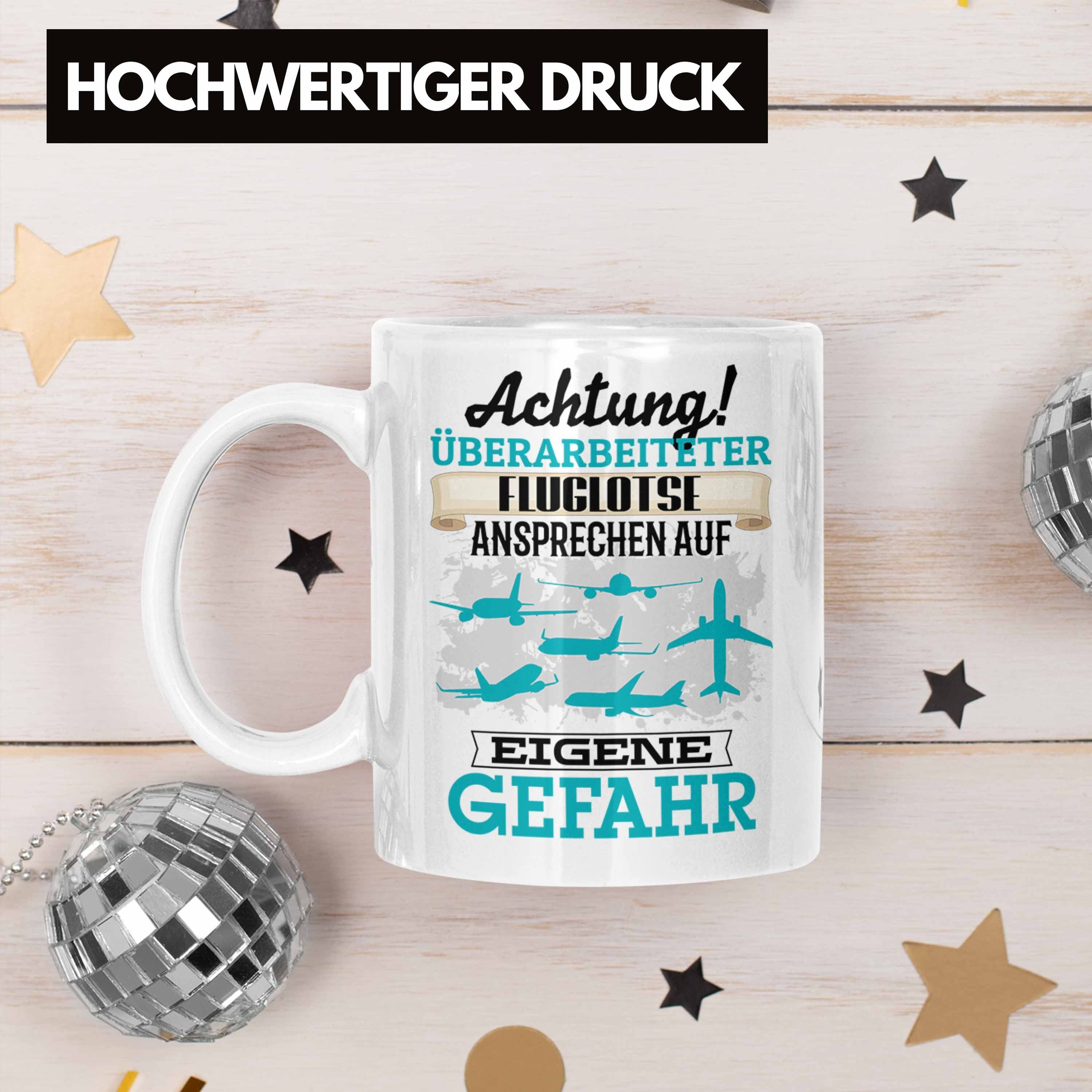 Trendation Tasse Kaffeebecher Geschenkidee Geschenk Spruch für Fluglotse Weiss Tasse Lustiger