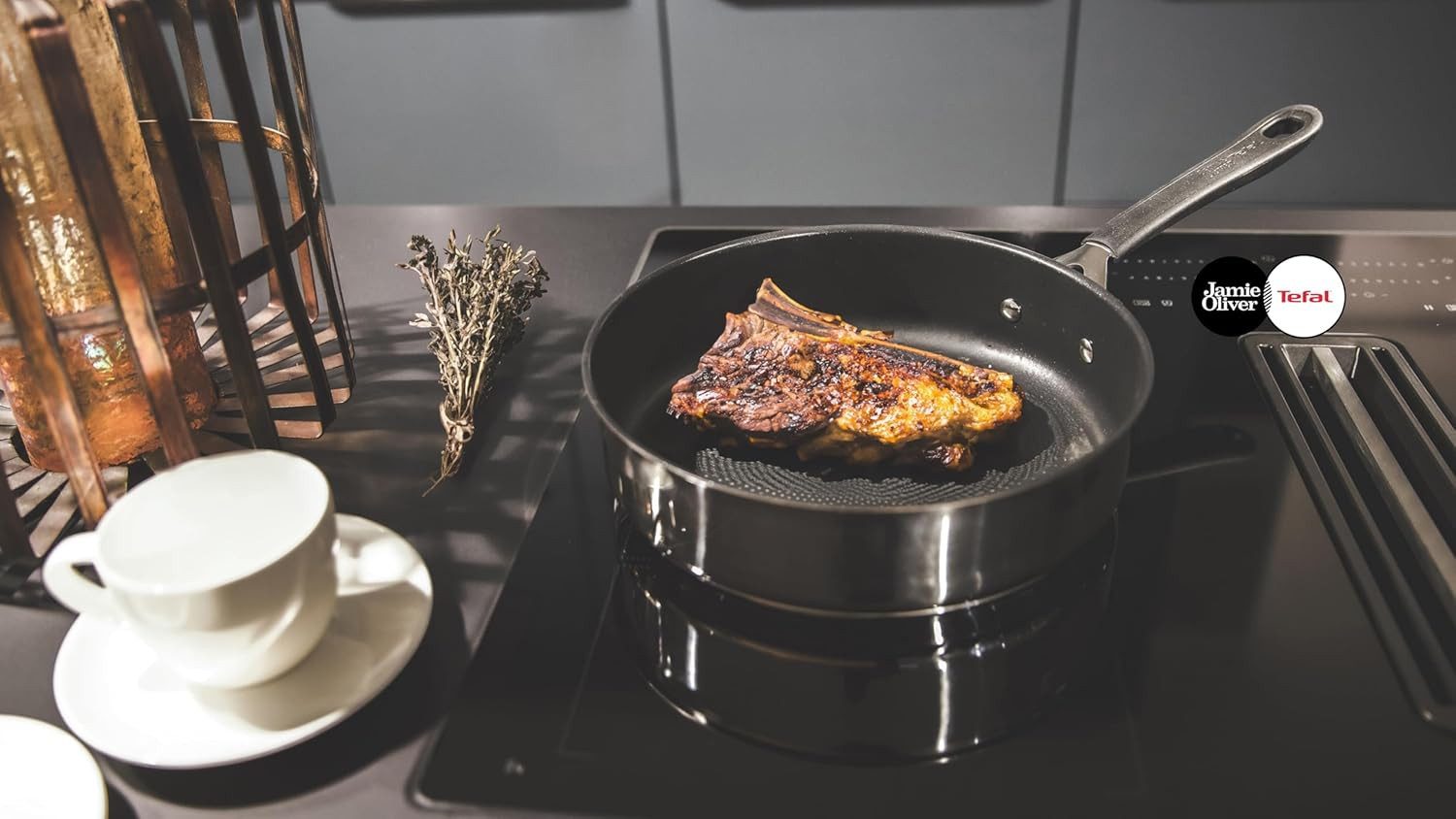 Tefal Pfannen-Set Jamie Oliver E76 Schmorpfanne mit Deckel 25cm + Wok pfanne 28cm Set8, Edelstahl 18/10 (Pfanne, Bratpfannen Set, Pfannenset, Wok, Wokpfanne, Schmorpfanne, Pfannen Inkl. 1 Wender & Filzschoner), Antihaftbeschichtet
