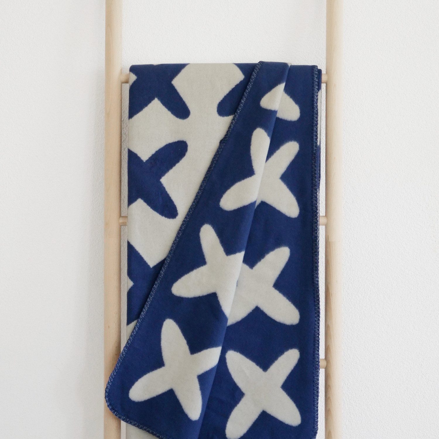 Wohndecke KJELL weiche Bio-Baumwolldecke Made in Germany, blaue Wolldecke, RIEMA Germany, Kuscheldecke aus 100% Bio-Baumwolle, weiche Sofadecke OEKO-TEX