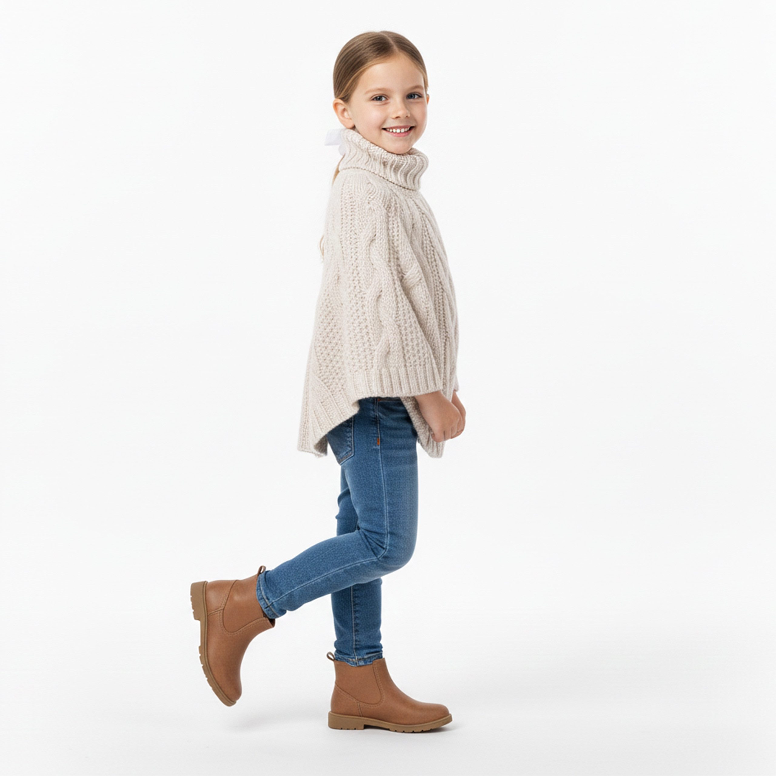 Sarcia.eu Poncho Beiger Kinderponcho für Mädchen – weicher Strick, warm und bequem