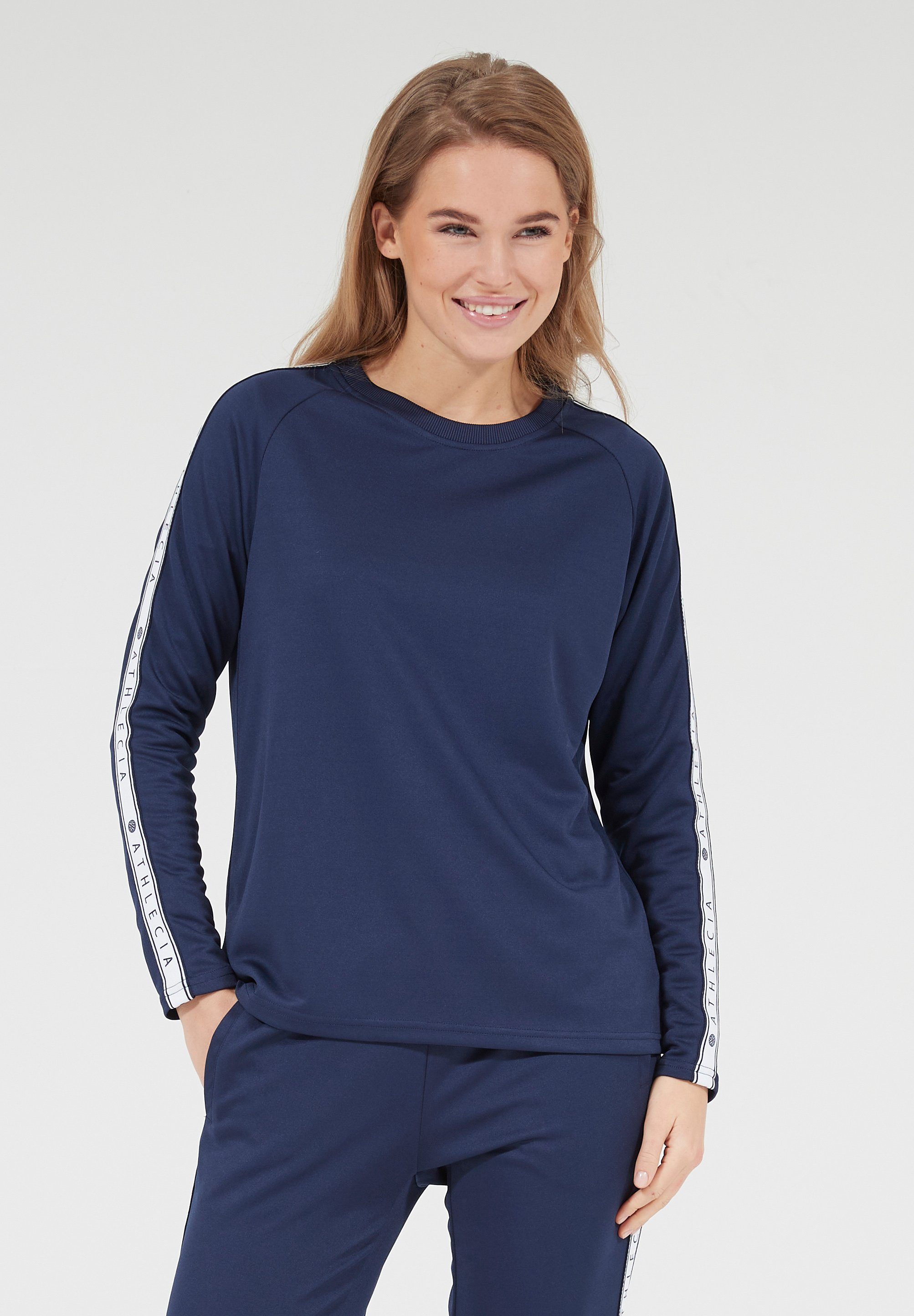 ATHLECIA Langarmshirt SELLA (1-tlg) mit hippen Logoprint-Streifen