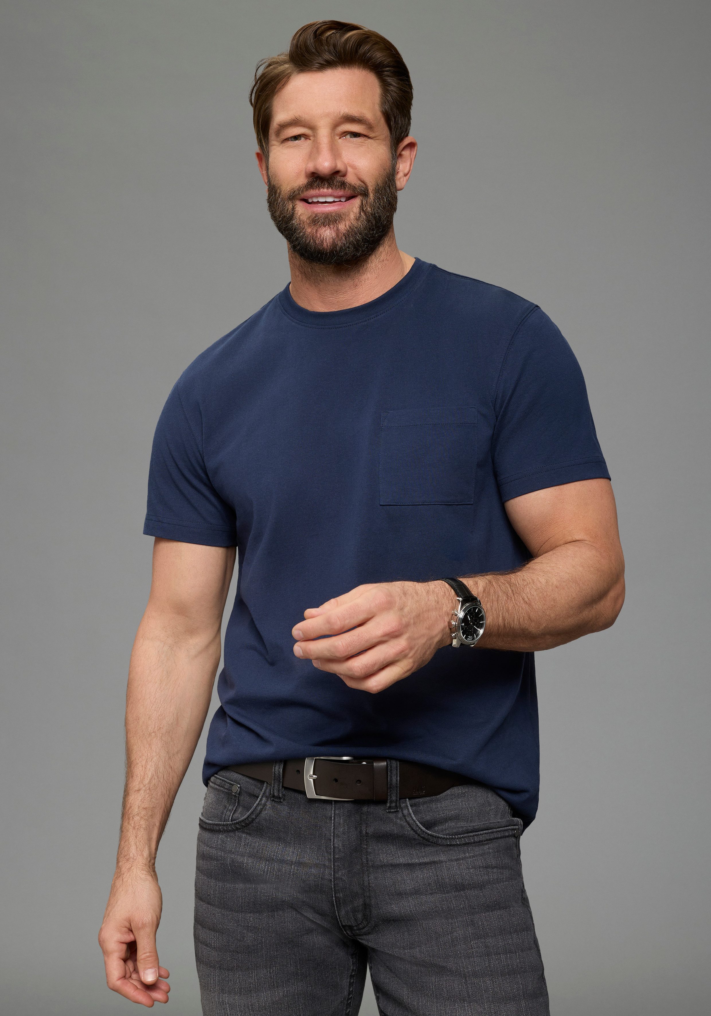 Man's World Rundhalsshirt Neue Kollektion! Regular Fit, kurzarm, mit Brusttasche, unifarben