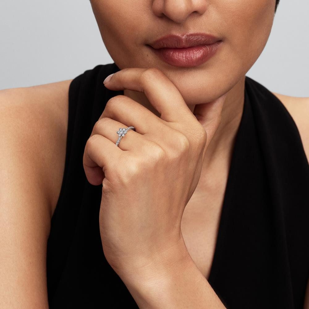 Pandora Fingerring Funkelnder Blumenring für Damen, 925er Silber von PANDORA Timeless