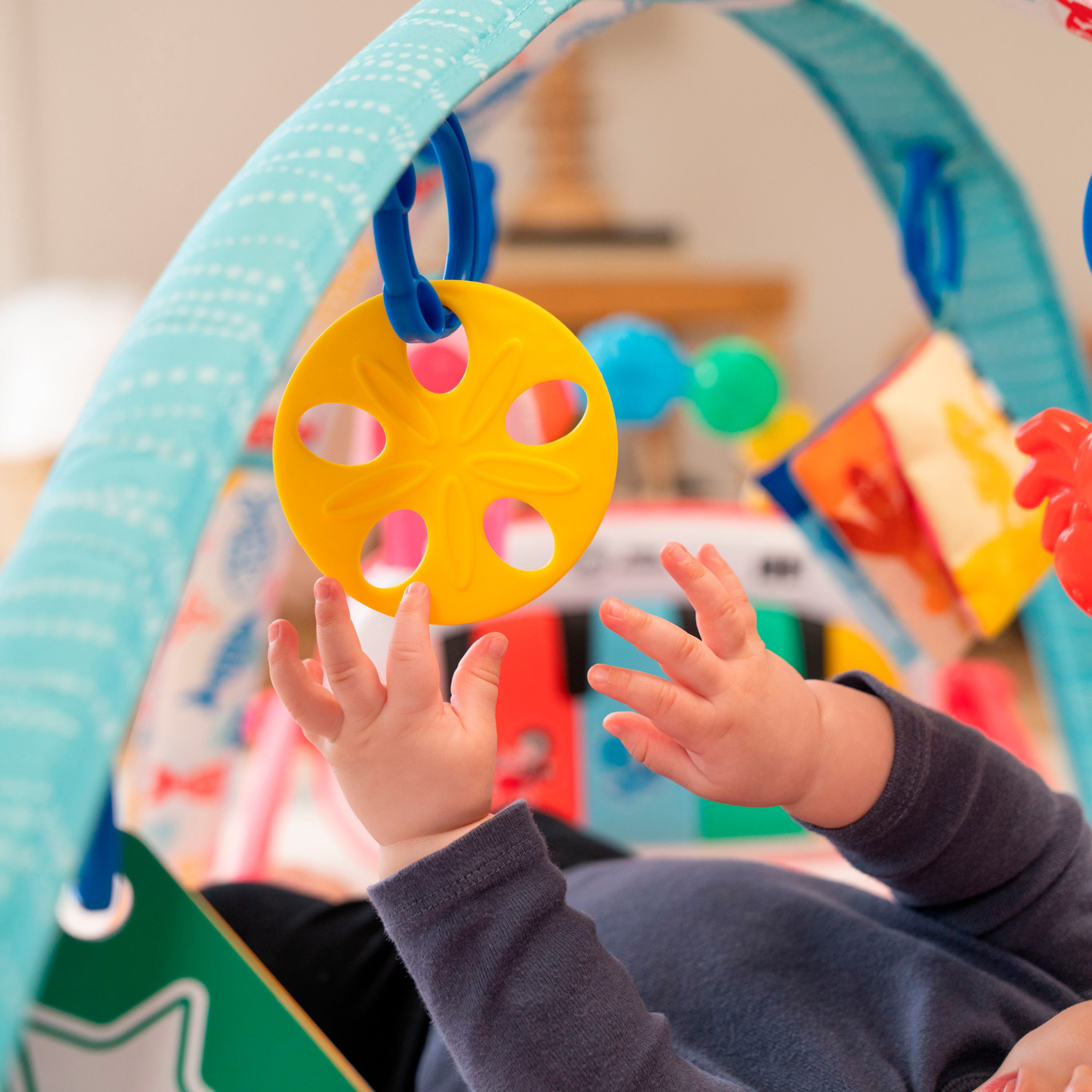 Baby Einstein Spielbogen 4-in-1 Kickin’ Tunes Jellyfish Jamboree Music & Language Discovery Gym, mit Soundeffekt
