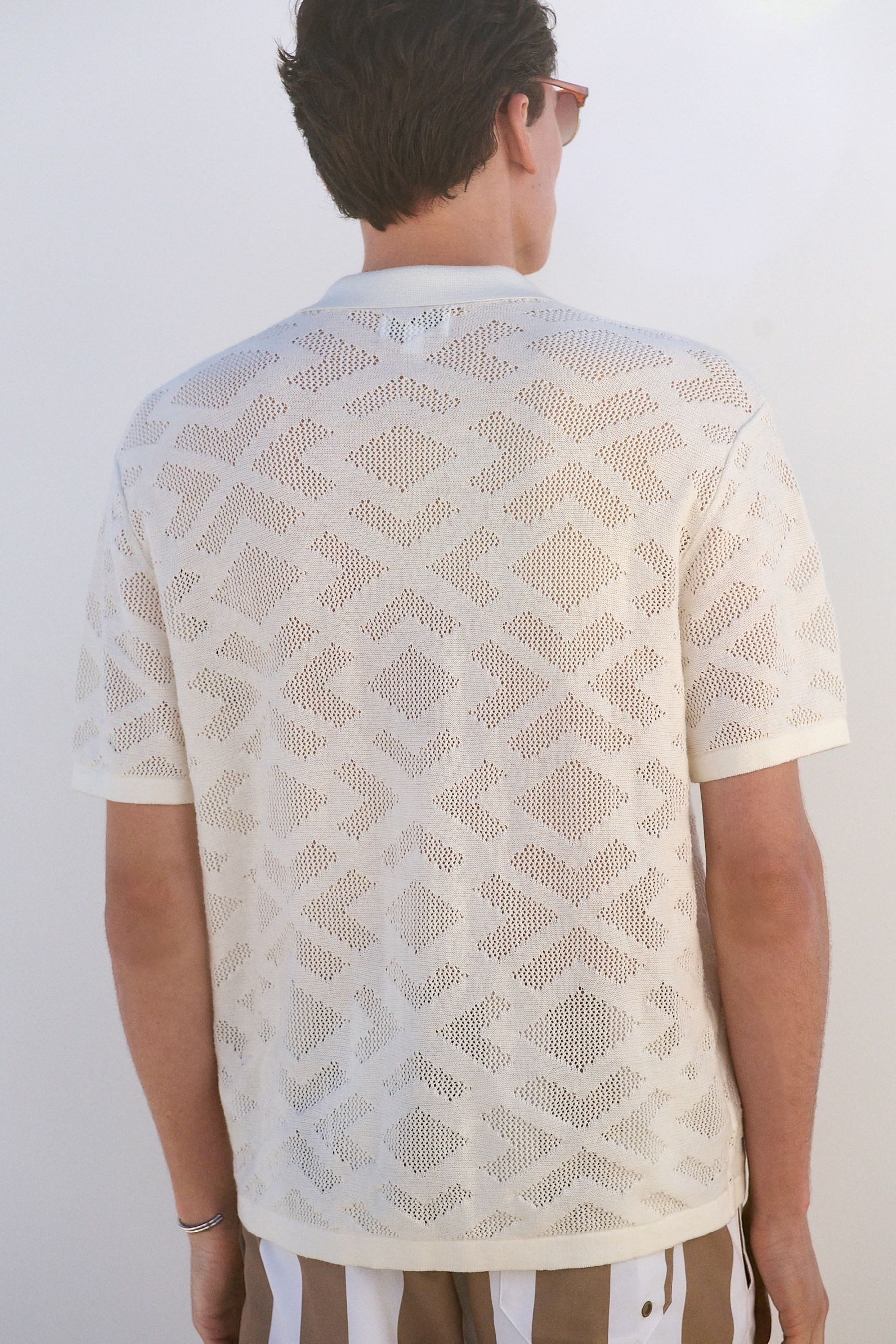 Next Kurzarmhemd Relaxed Fit Strickhemd, Lochstickerei + Kubakragen (1-tlg) günstig online kaufen