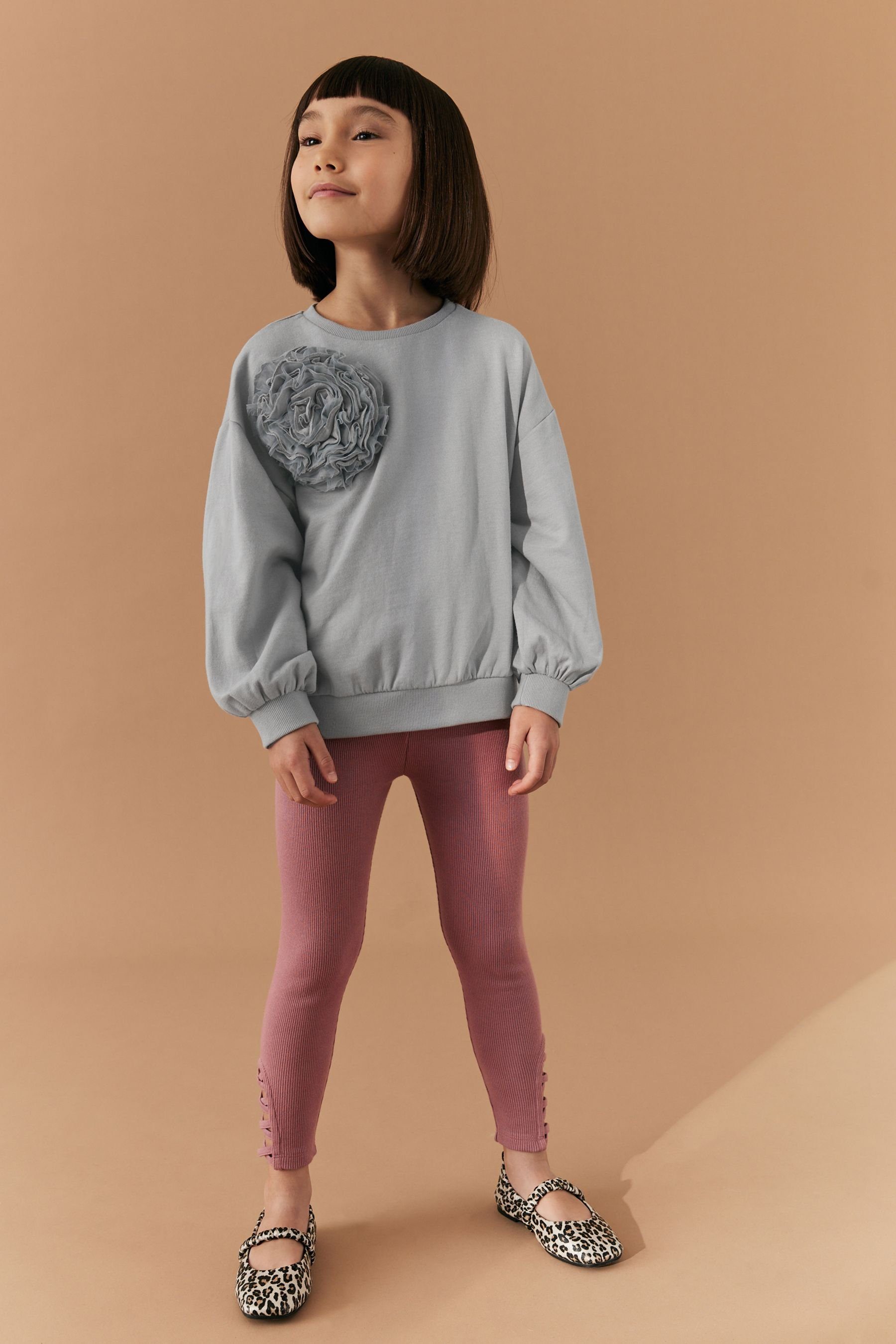 Sweatshirt mit Ansteckblume Floral (1-tlg) Sweatshirt Grey Next