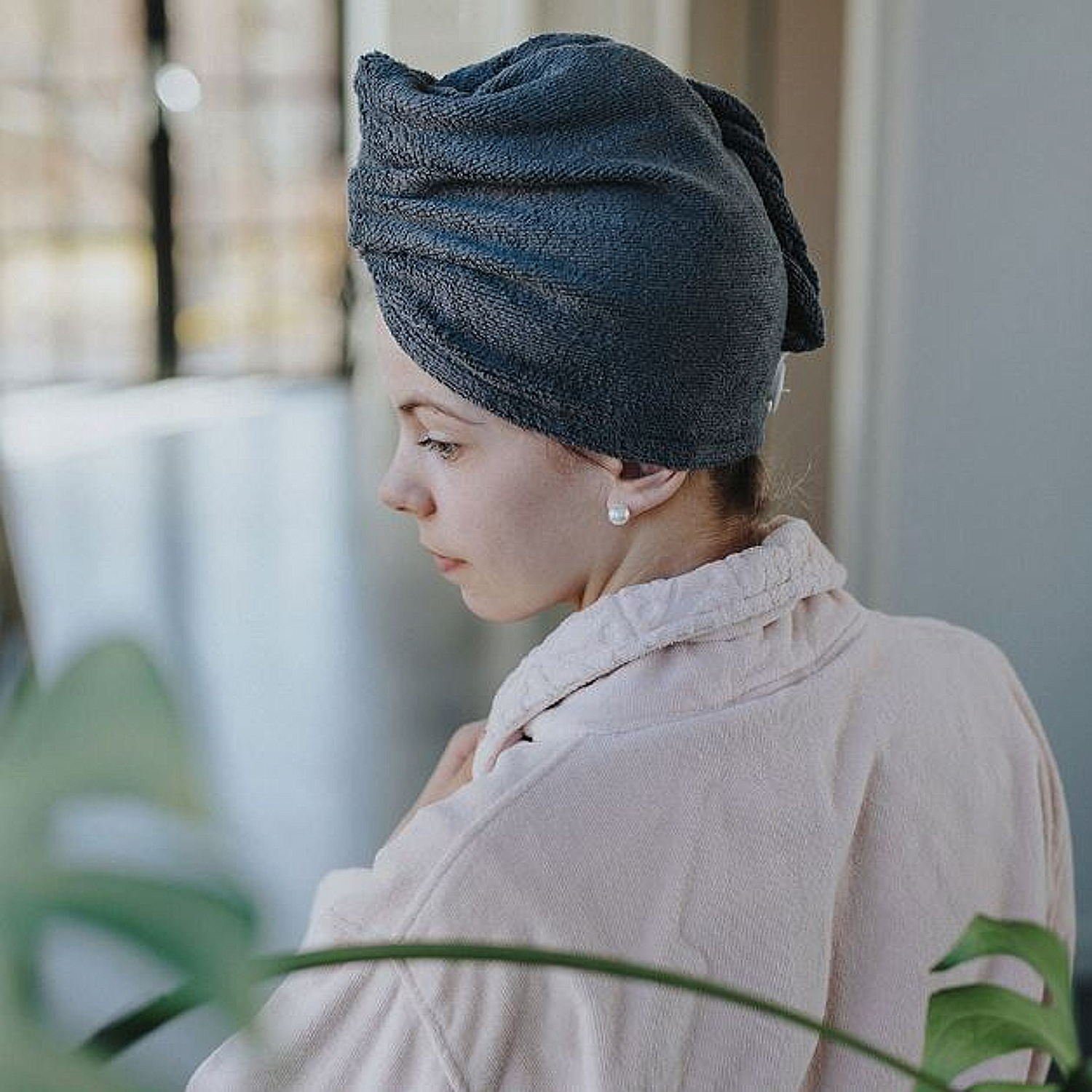 Home Grau Knopfverschluss Kopf-Handtuch sanftes Mikrofaser Turban-Handtuch Weiß Haar-Handtuch, Turban schnelles Trocknen (1-St), Mikrofaser Haarturban Macosa mit Haartrockentuch