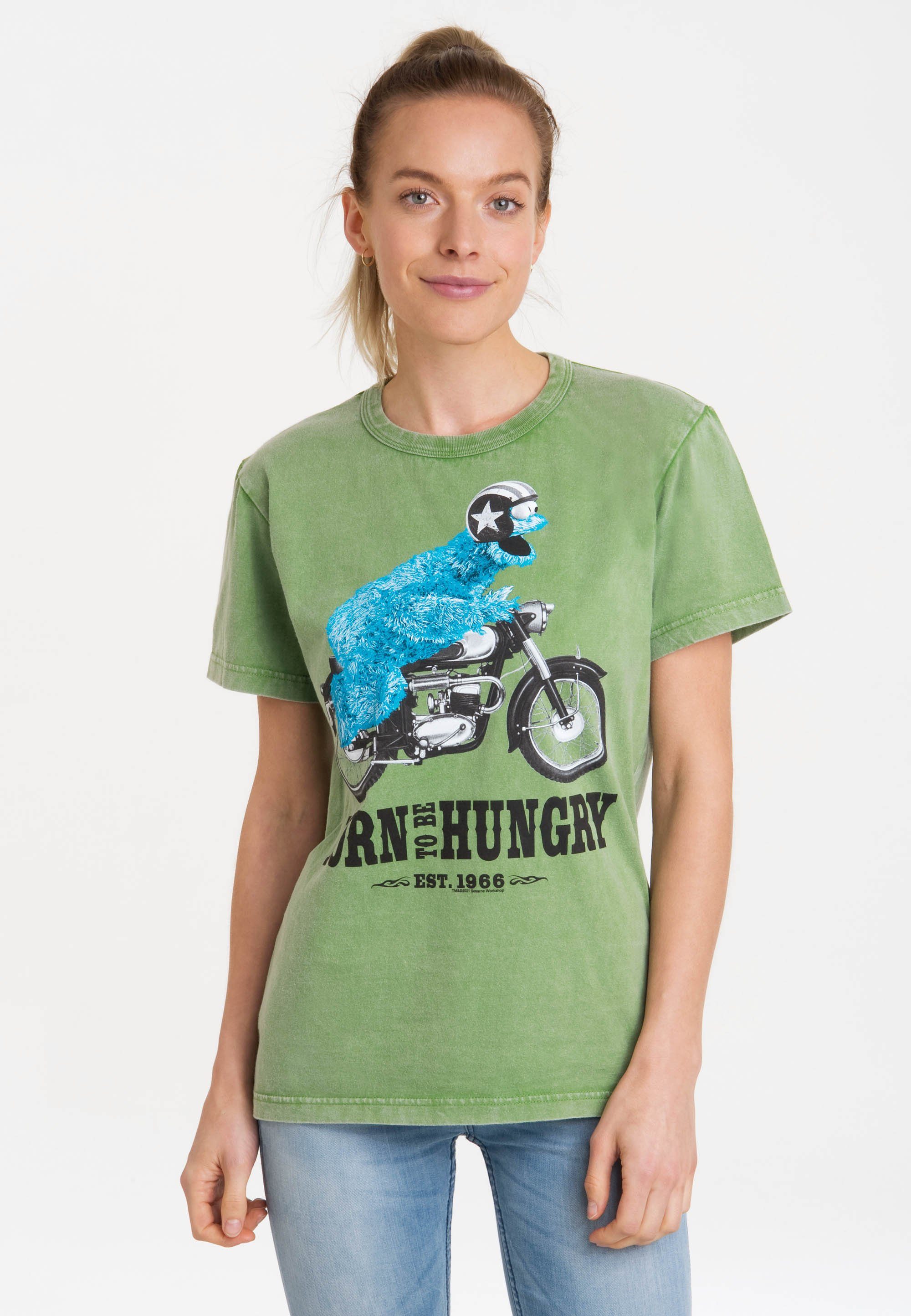 LOGOSHIRT T-Shirt Sesamstrasse - Krümelmonster angenehm Print, reiner Liegt Haut weich auf Baumwolle der Motorrad dank lizenziertem mit