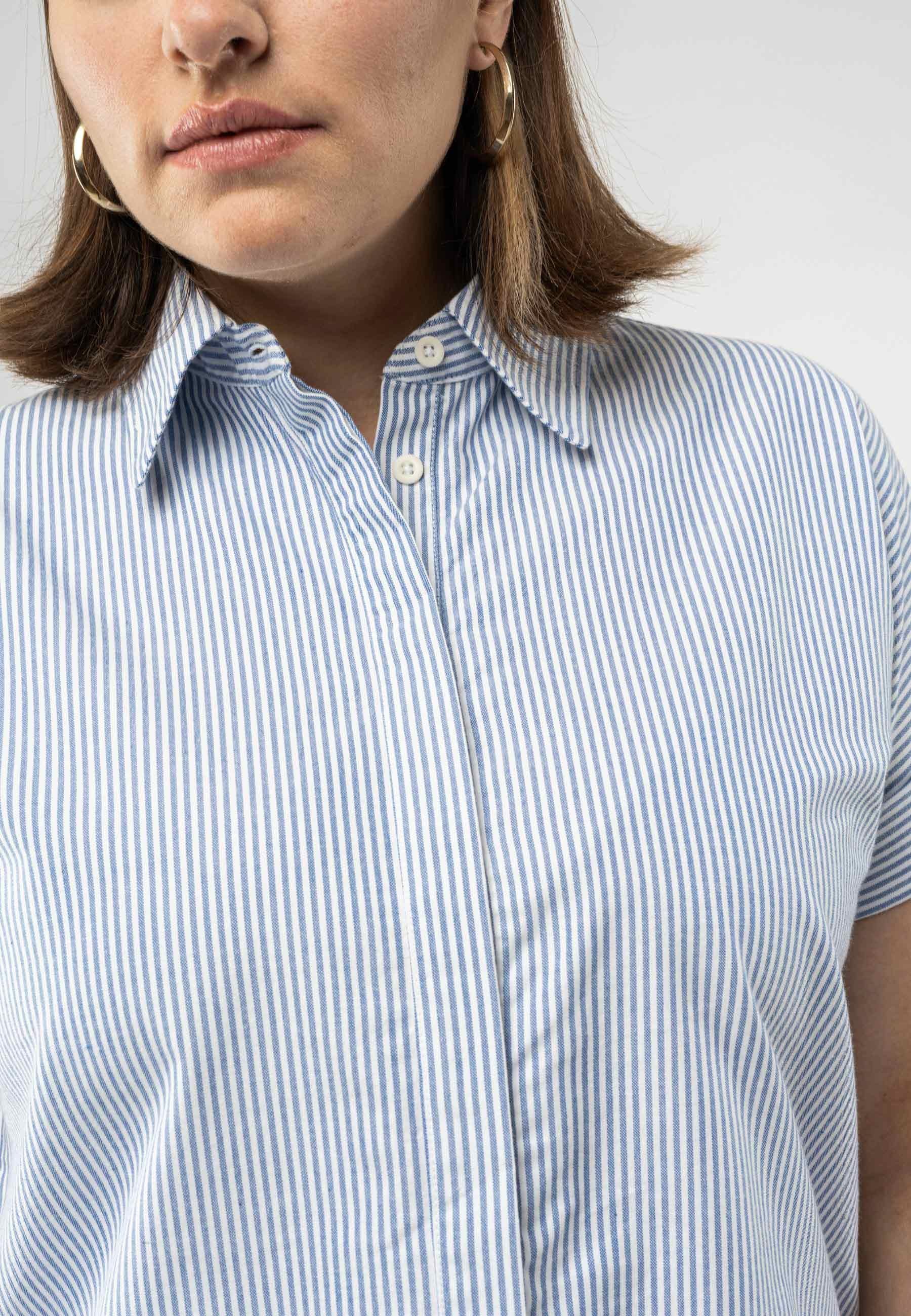 MELA Kurzarmbluse Bluse NILAY Verdeckte stripes Knopfleiste blue