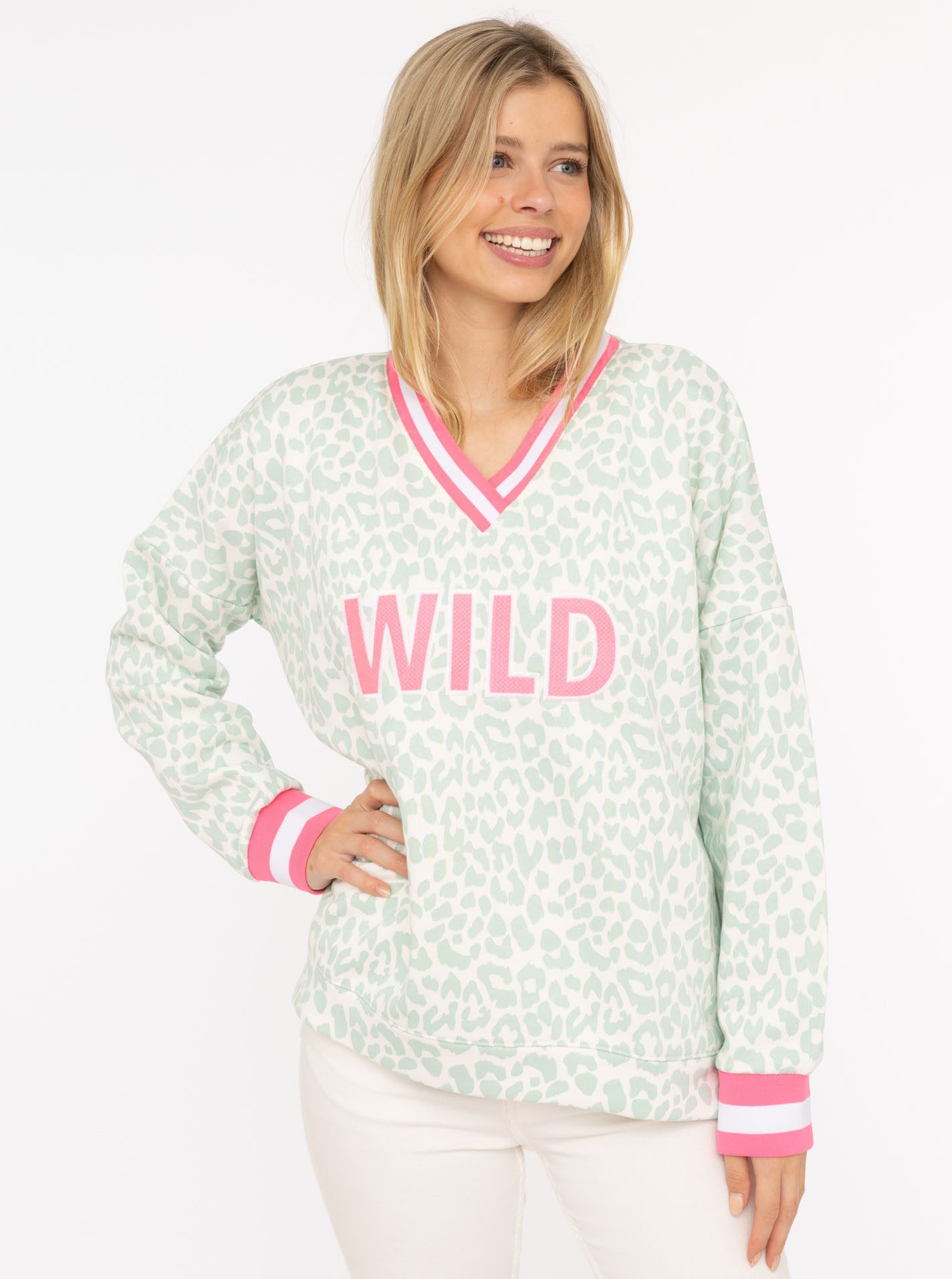 Zwillingsherz Sweatshirt "Leo Pastell" mit V-Ausschnitt, gestreiften Bündch günstig online kaufen