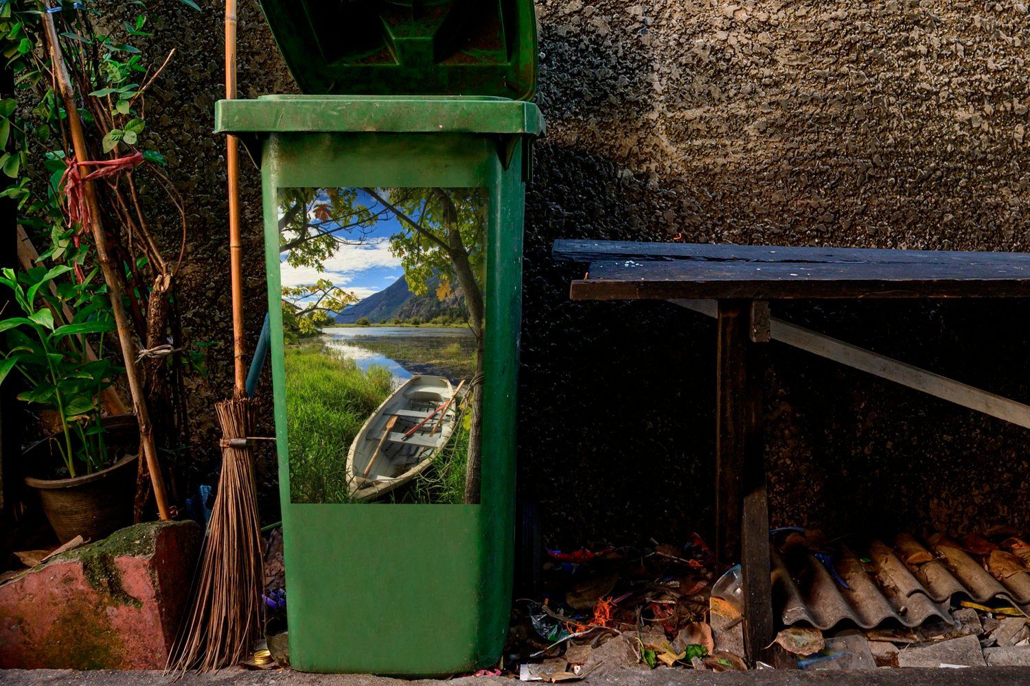 auf St), im Wasser Wandsticker Mülleimer-aufkleber, (1 National Ein dem MuchoWow Mülltonne, Sticker, Park Container, Boot Abfalbehälter North Cascades