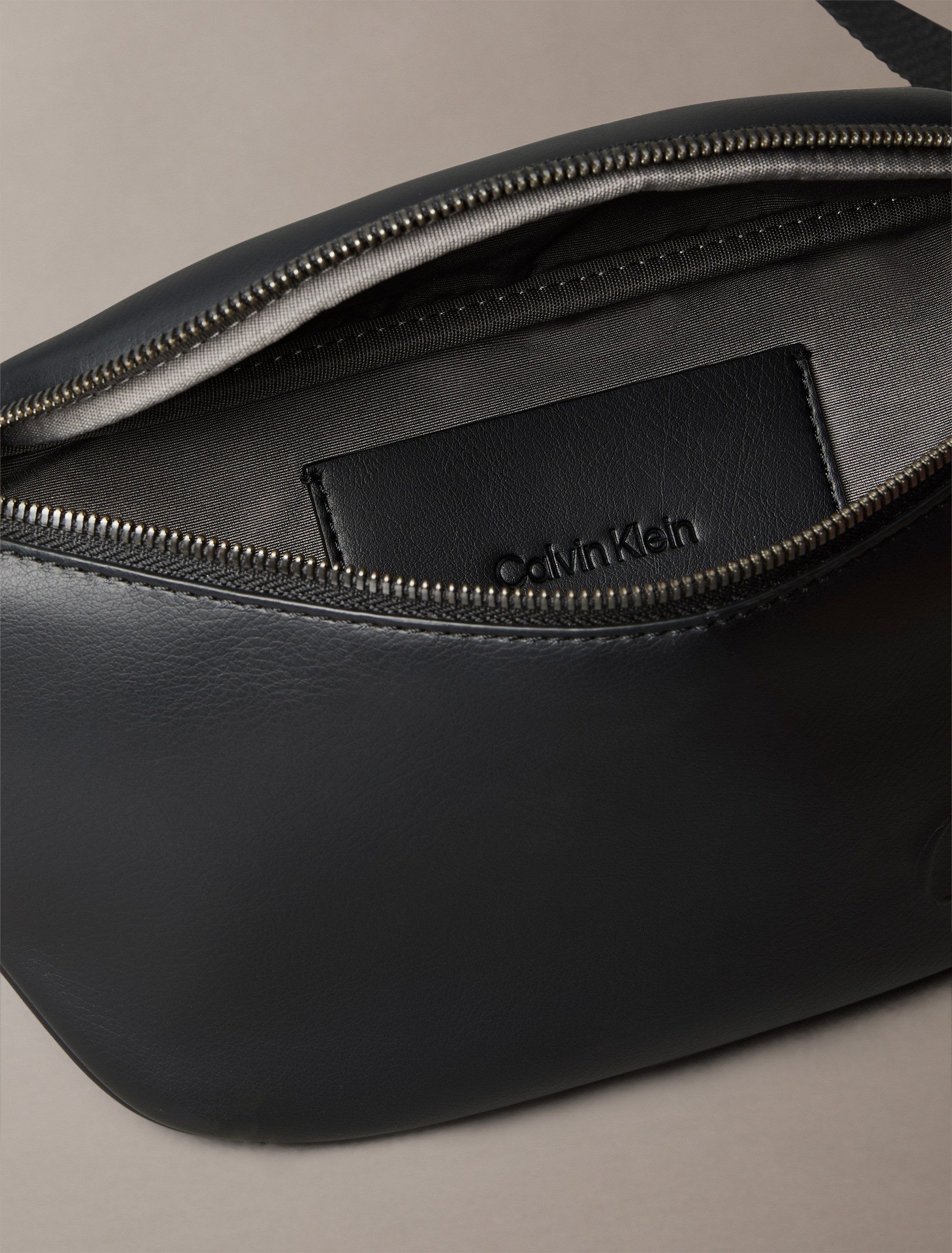 Calvin Klein Gürteltasche BOLD CK WAISTBAG, Unisex Bauchtasche, Minibag mit CK-Logo