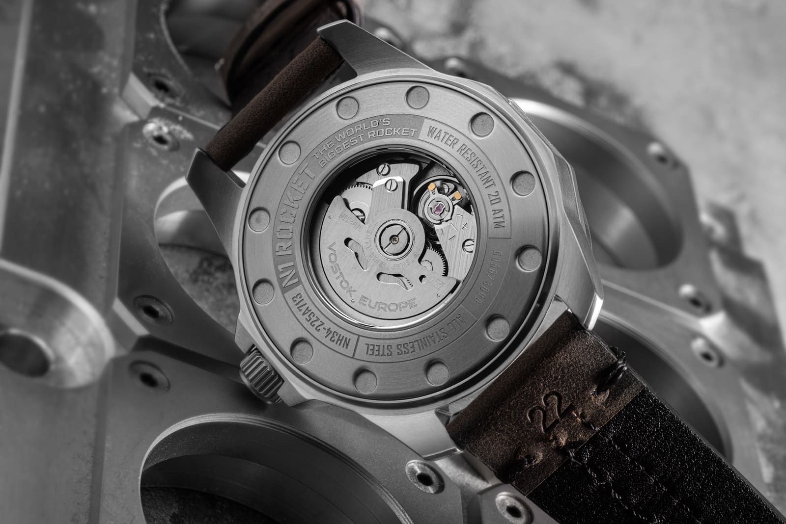 Vostok Europe Automatikuhr Rocket N1 – 46 mm Herrenuhr mit braunem Lederarmband 225A713-L