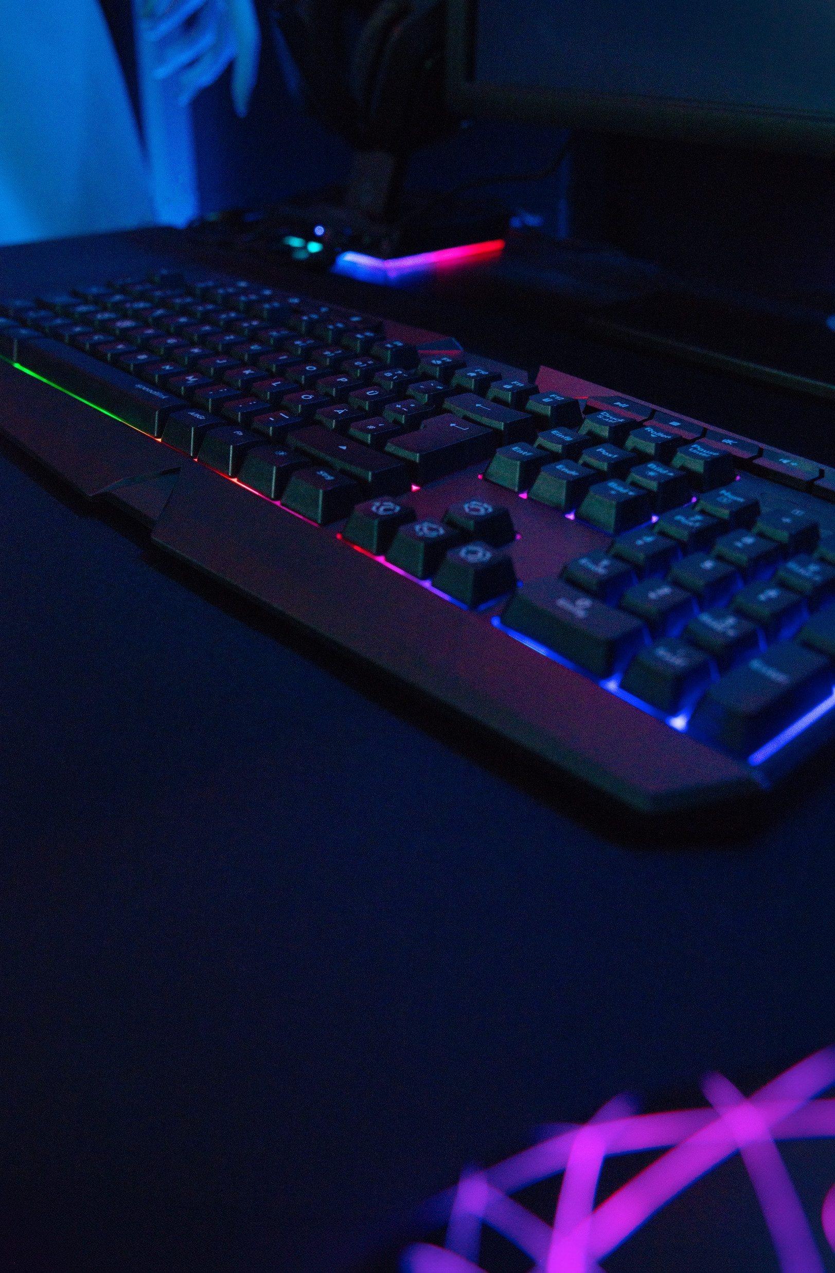 Speedlink LUDICIUM Rainbow Gaming Keyboard, schwarze RGB-beleuchtete Gaming-Tastatur (DE Layout und Hintergrundbeleuchtung)